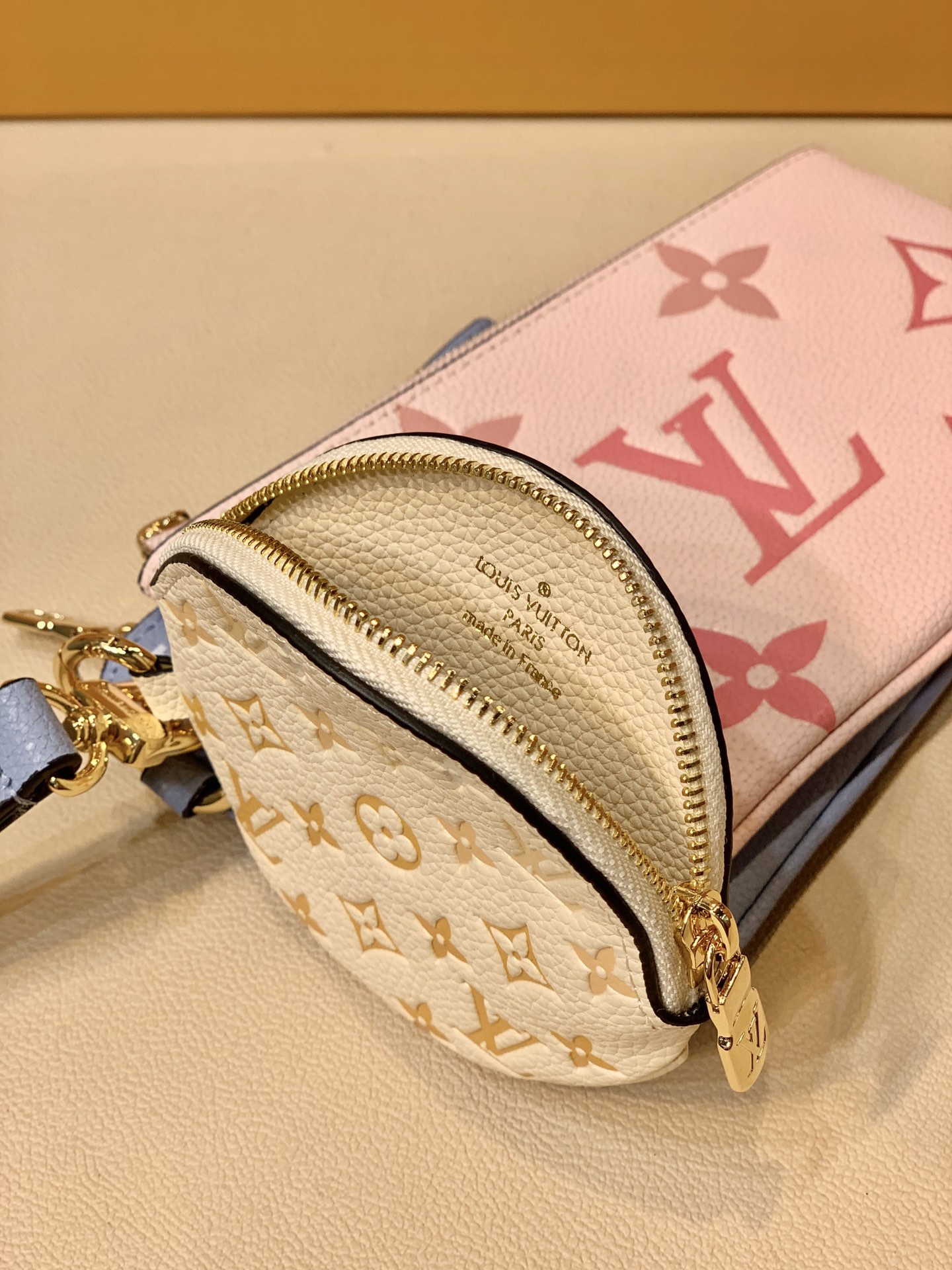 l**is V*t*n by the pool pouch-20*12*3cm