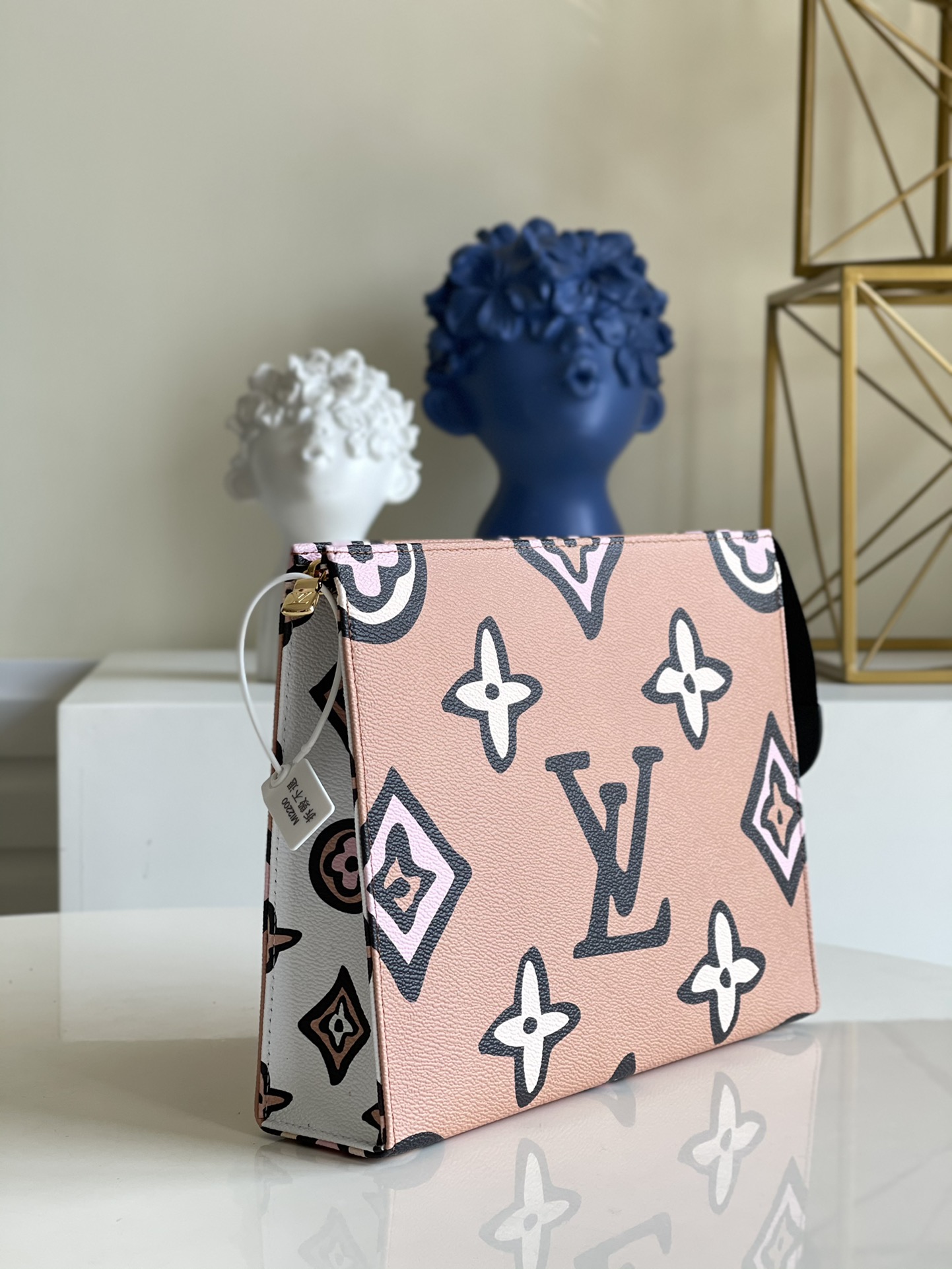 l**is V*t*n wild at heart toiletry pouch 26-26*20*5cm