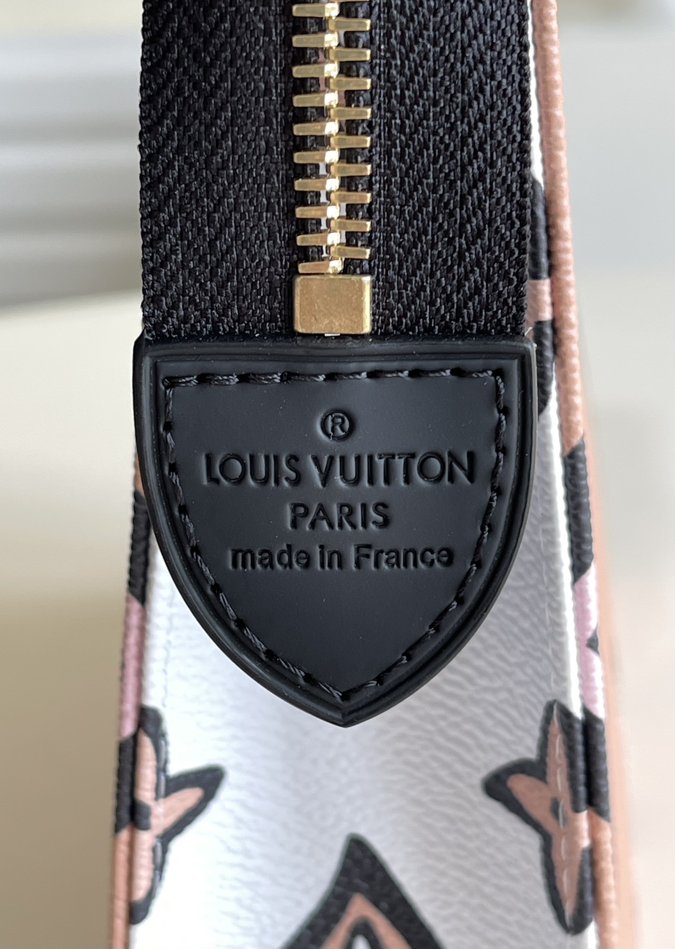 l**is V*t*n wild at heart toiletry pouch 26-26*20*5cm