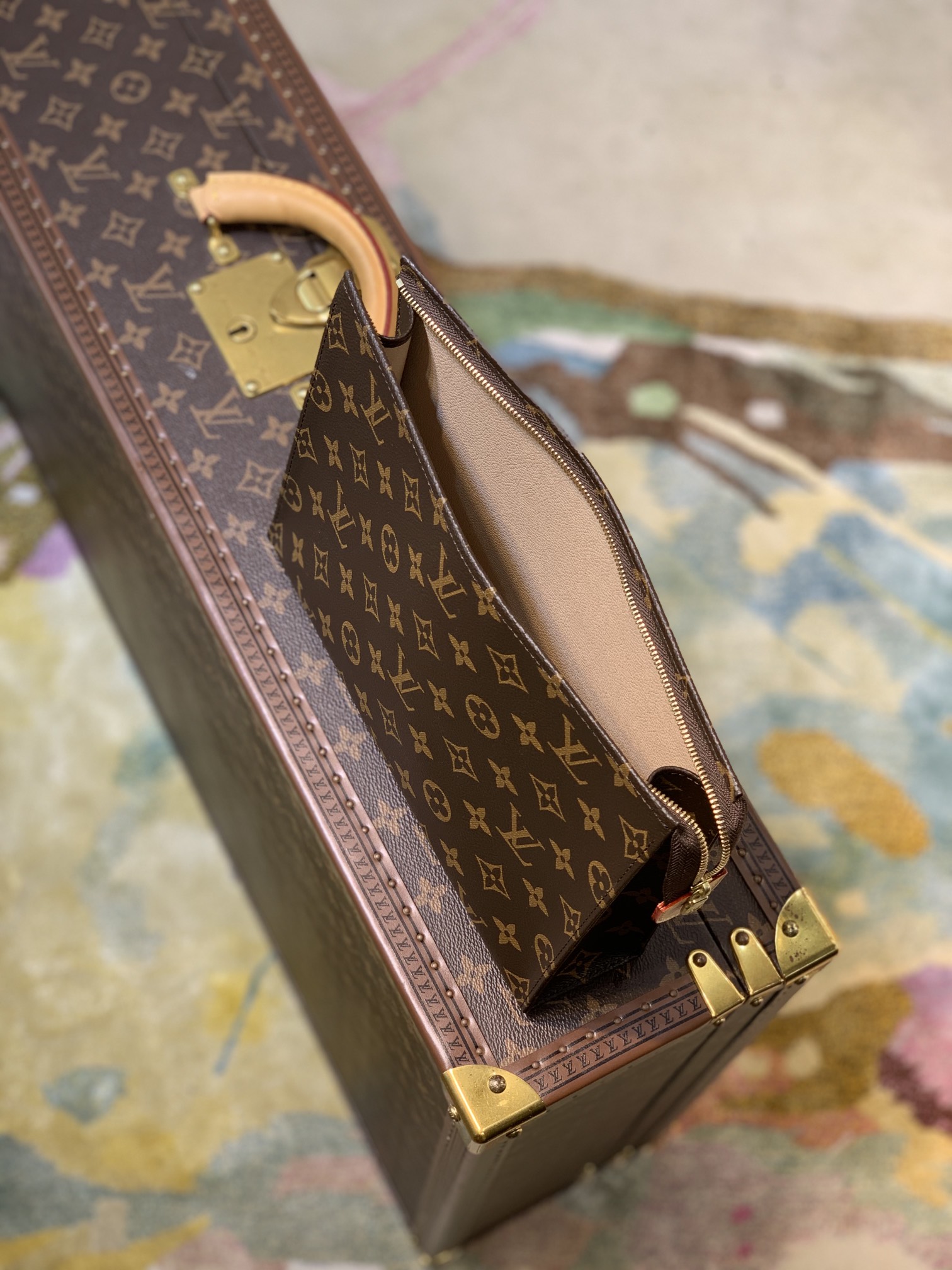 l**is V*t*n toiletry pouch 26-26*20*5cm