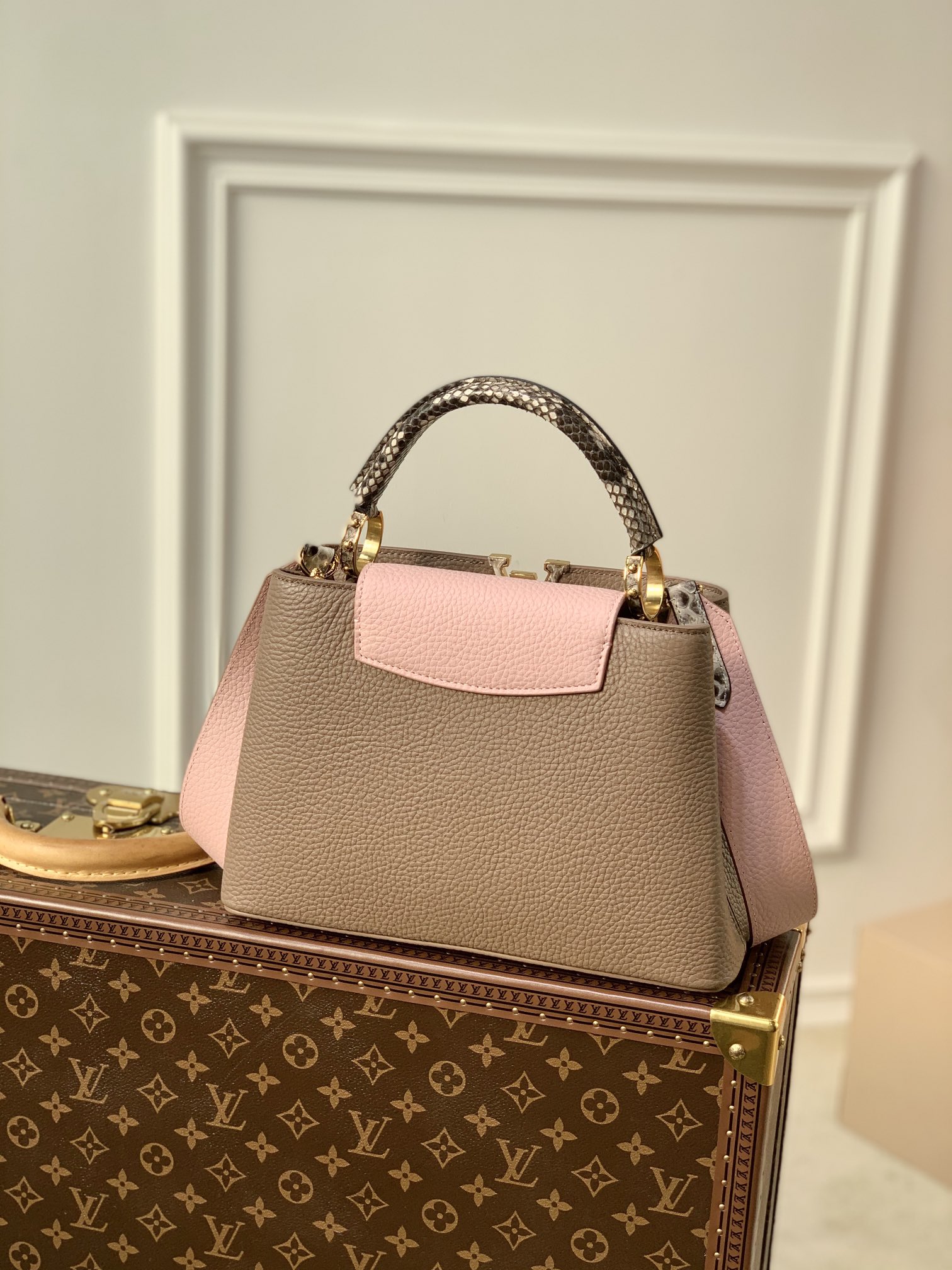 l**is V*t*n capucines bag-27*18*9cm