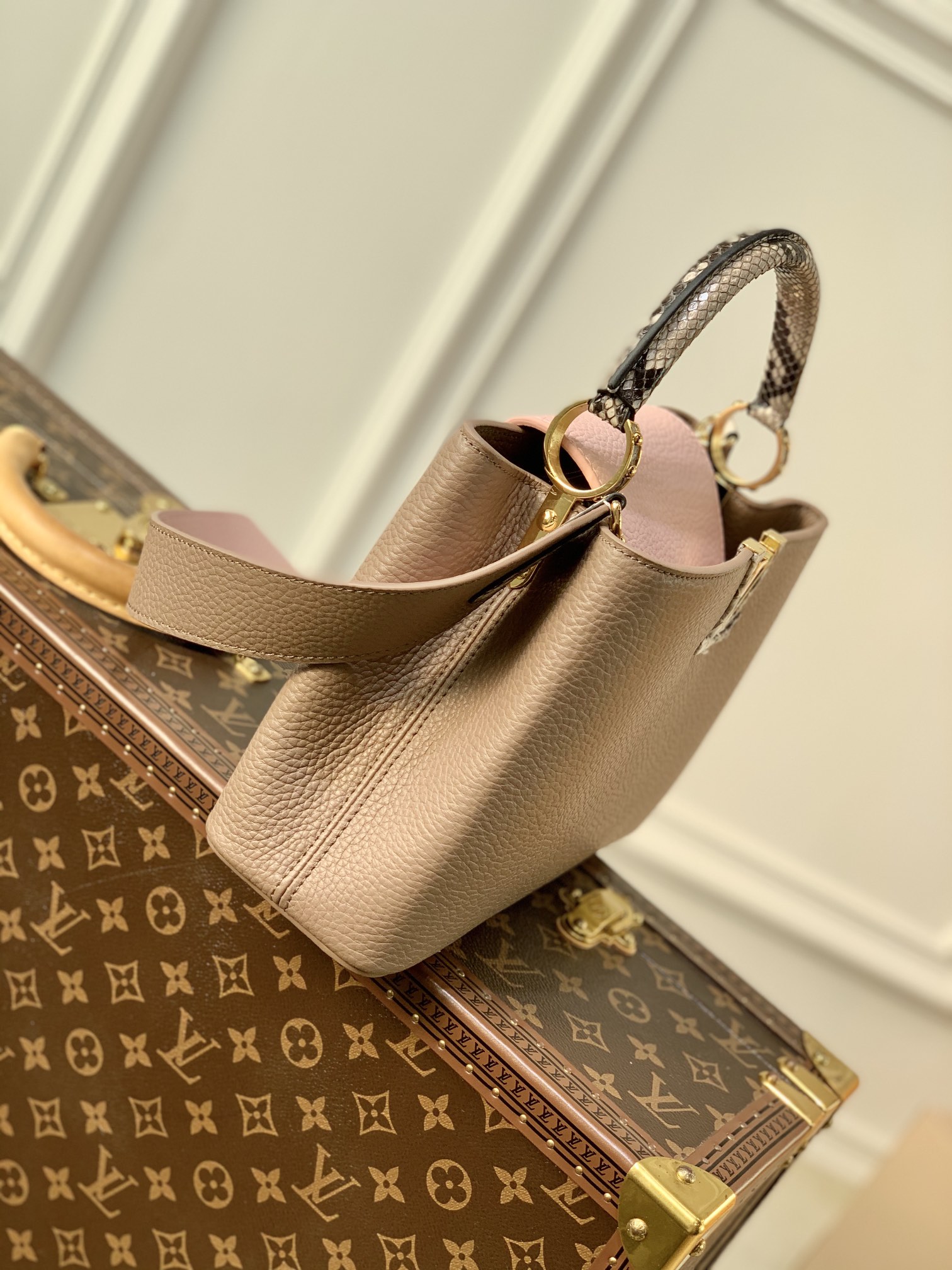 l**is V*t*n capucines bag-27*18*9cm