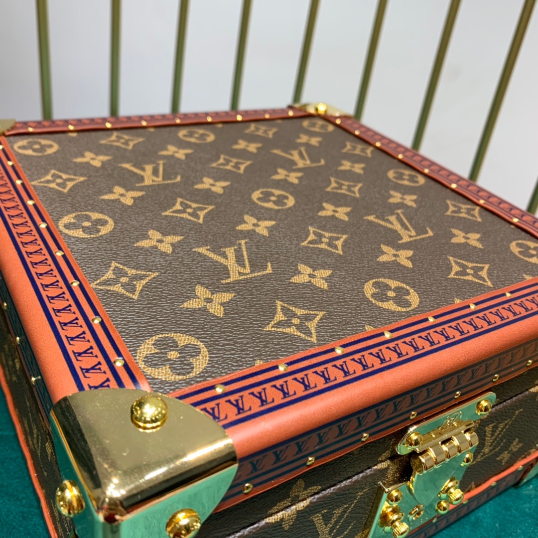 l**is V*t*n cotteville travel box-23*23*12cm