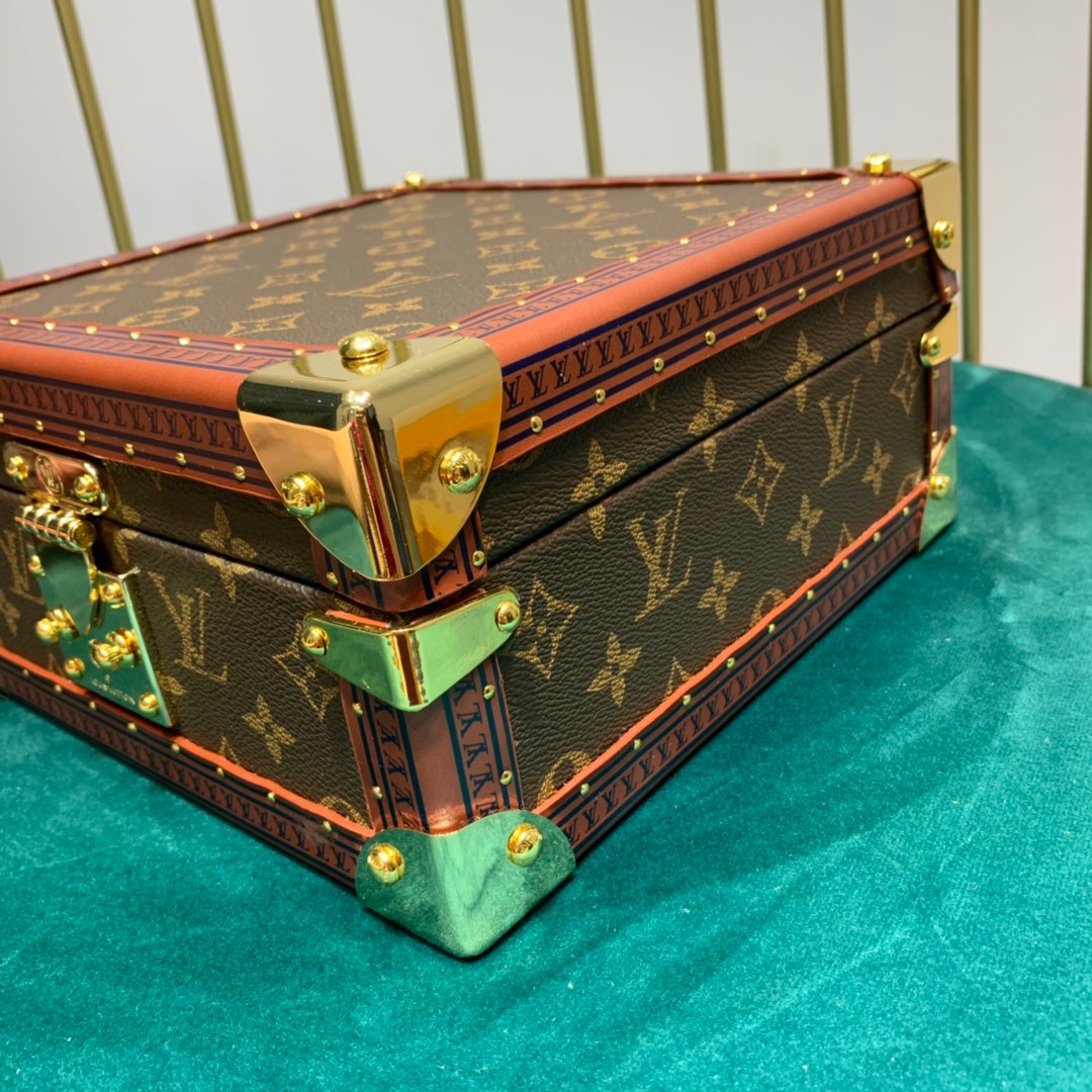 l**is V*t*n cotteville travel box-23*23*12cm