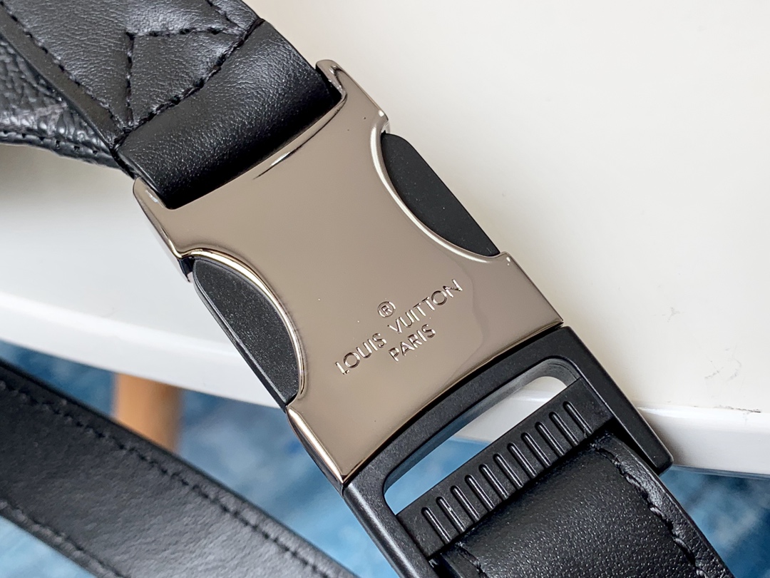 l**is V*t*n bum bag-37*14*13cm