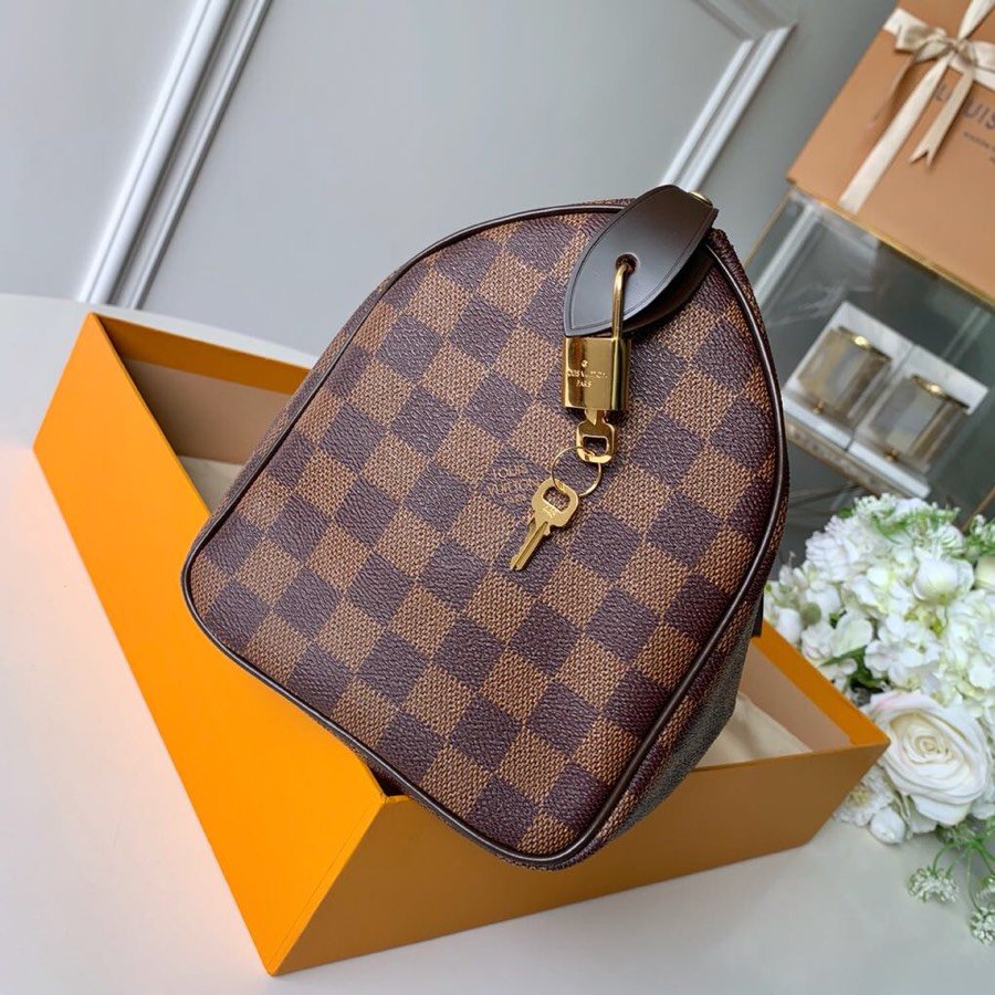 l**is V*t*n speedy 25-25*19*15cm
