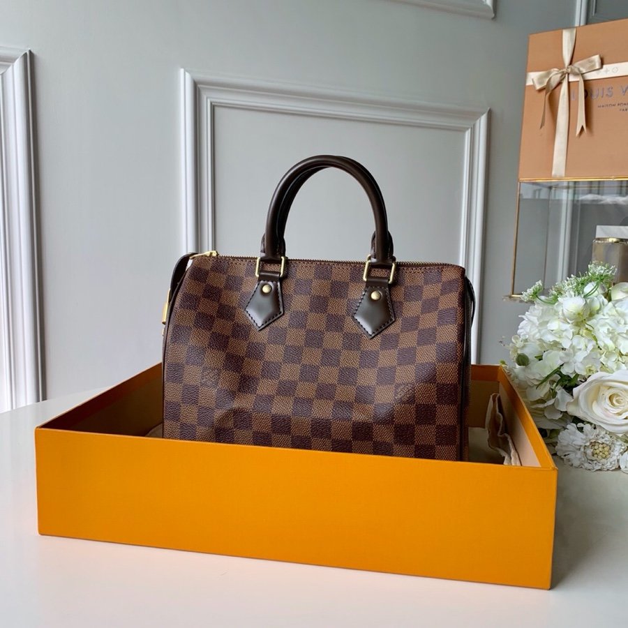 l**is V*t*n speedy 25-25*19*15cm