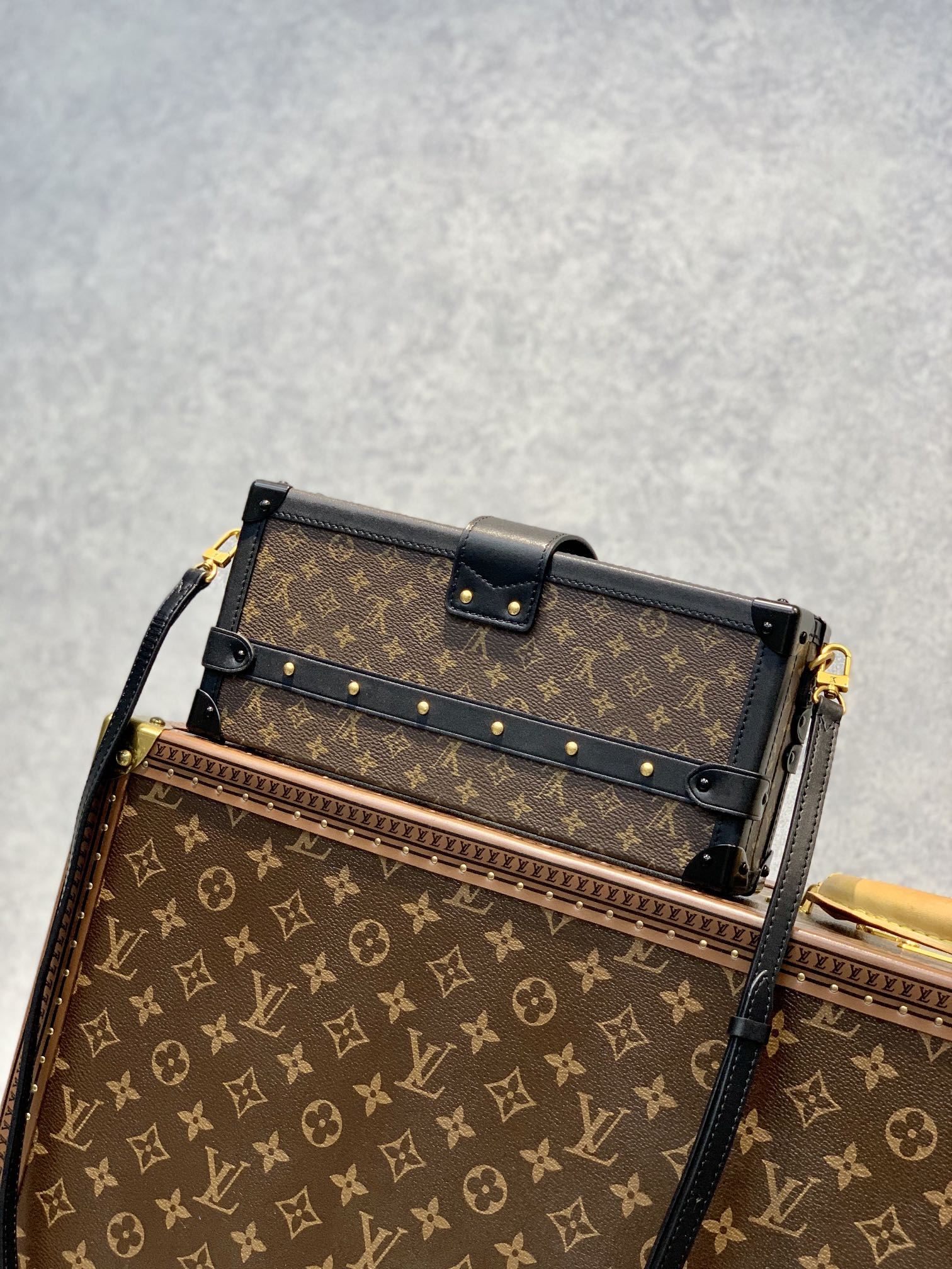 l**is V*t*n petite malle east west-27*12*6.5cm