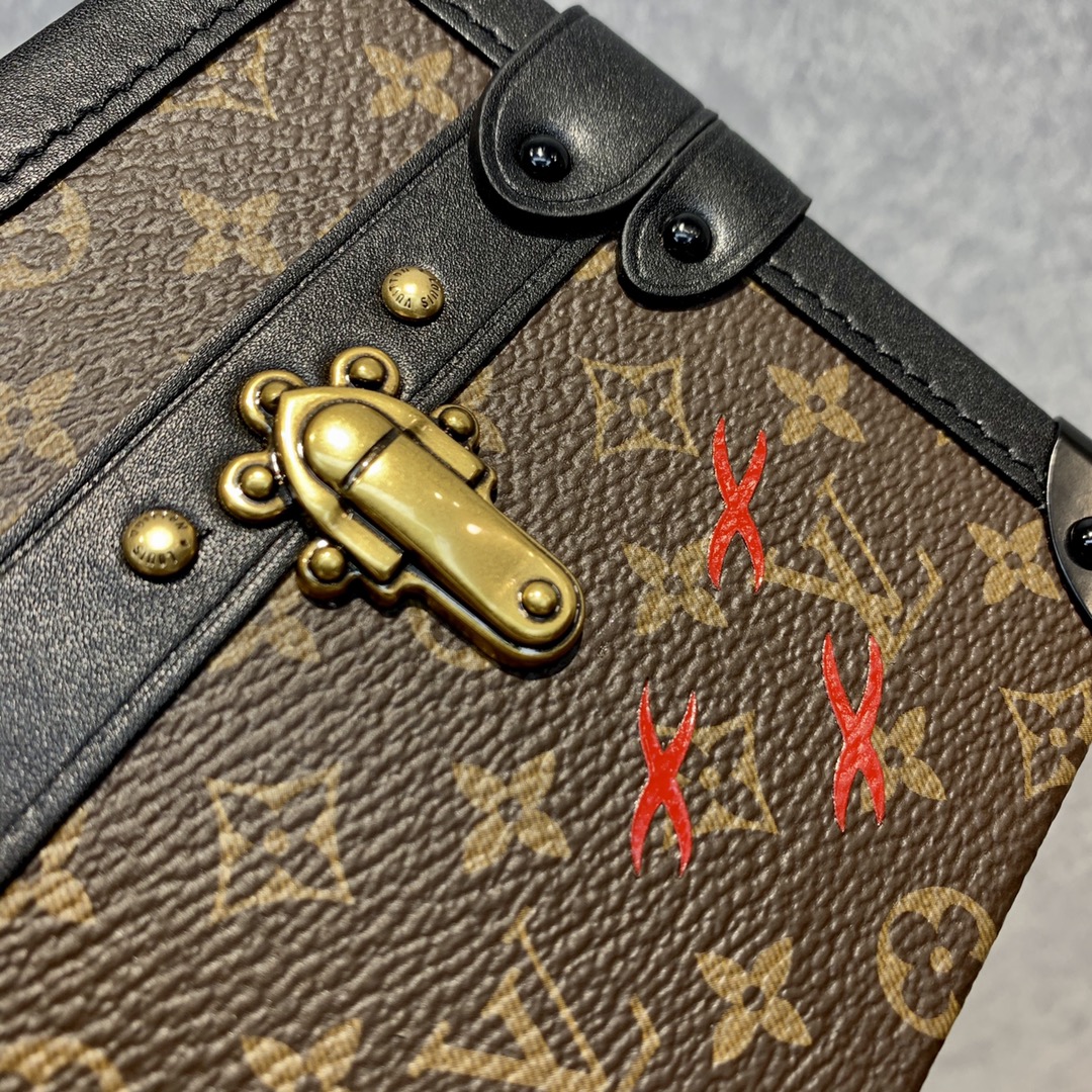 l**is V*t*n petite malle east west-27*12*6.5cm