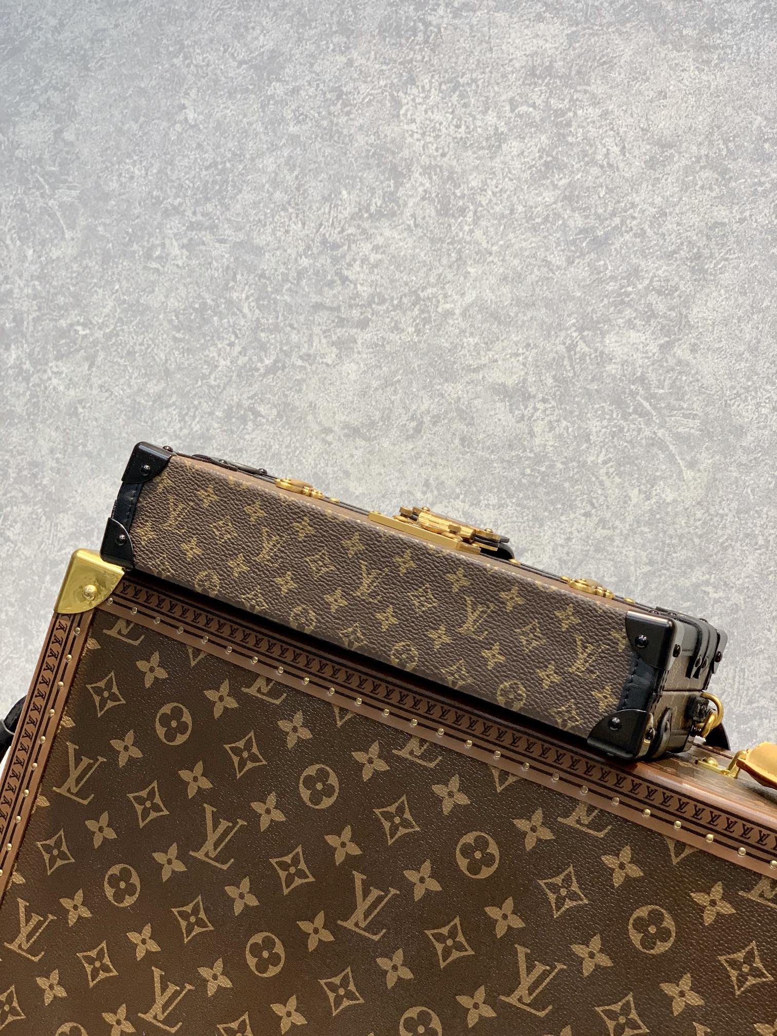 l**is V*t*n petite malle east west-27*12*6.5cm