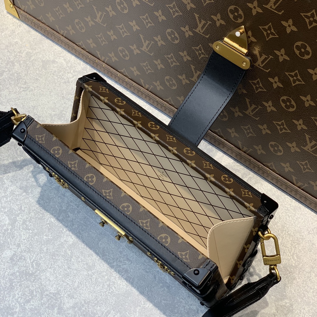 l**is V*t*n petite malle east west-27*12*6.5cm