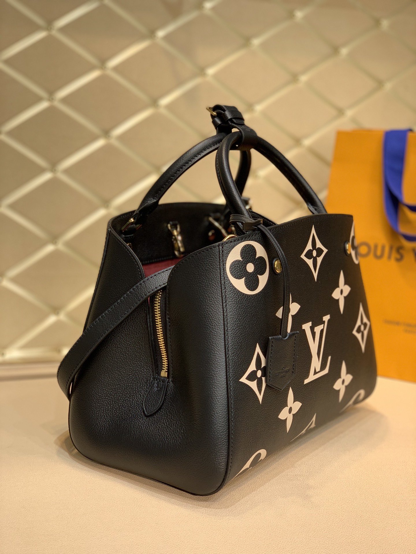 l**is V*t*n montaigne mm-33*23*15cm