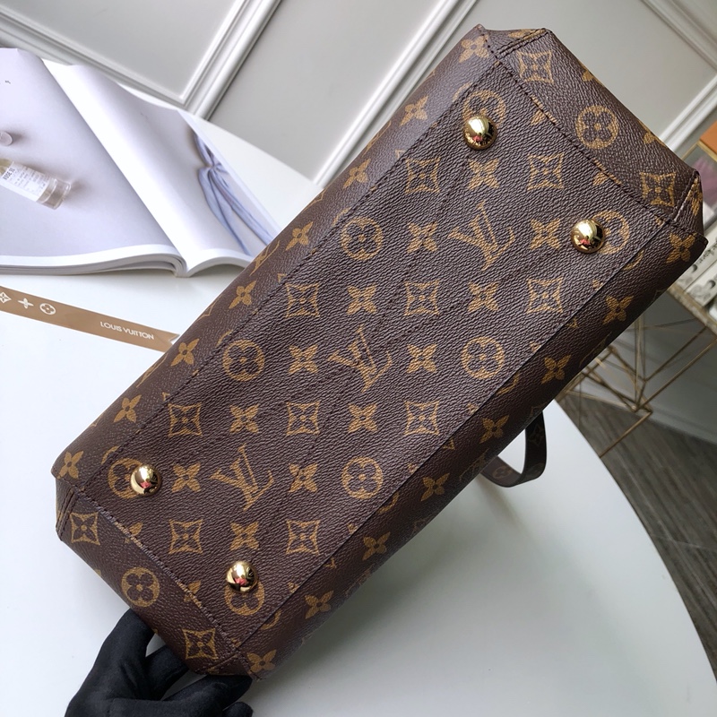 l**is V*t*n montaigne mm-33*23*15cm