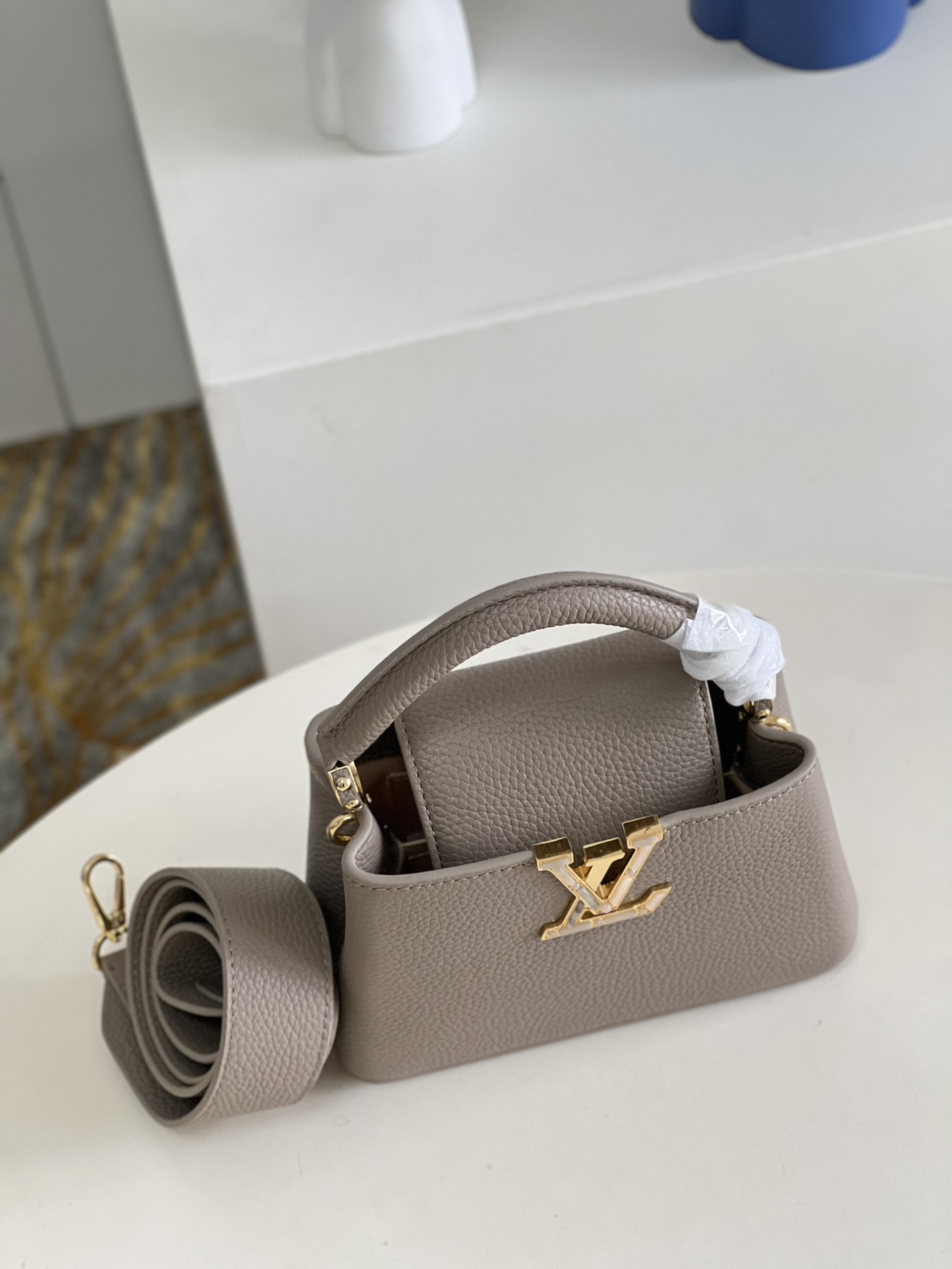 l**is V*t*n capucines handlebag