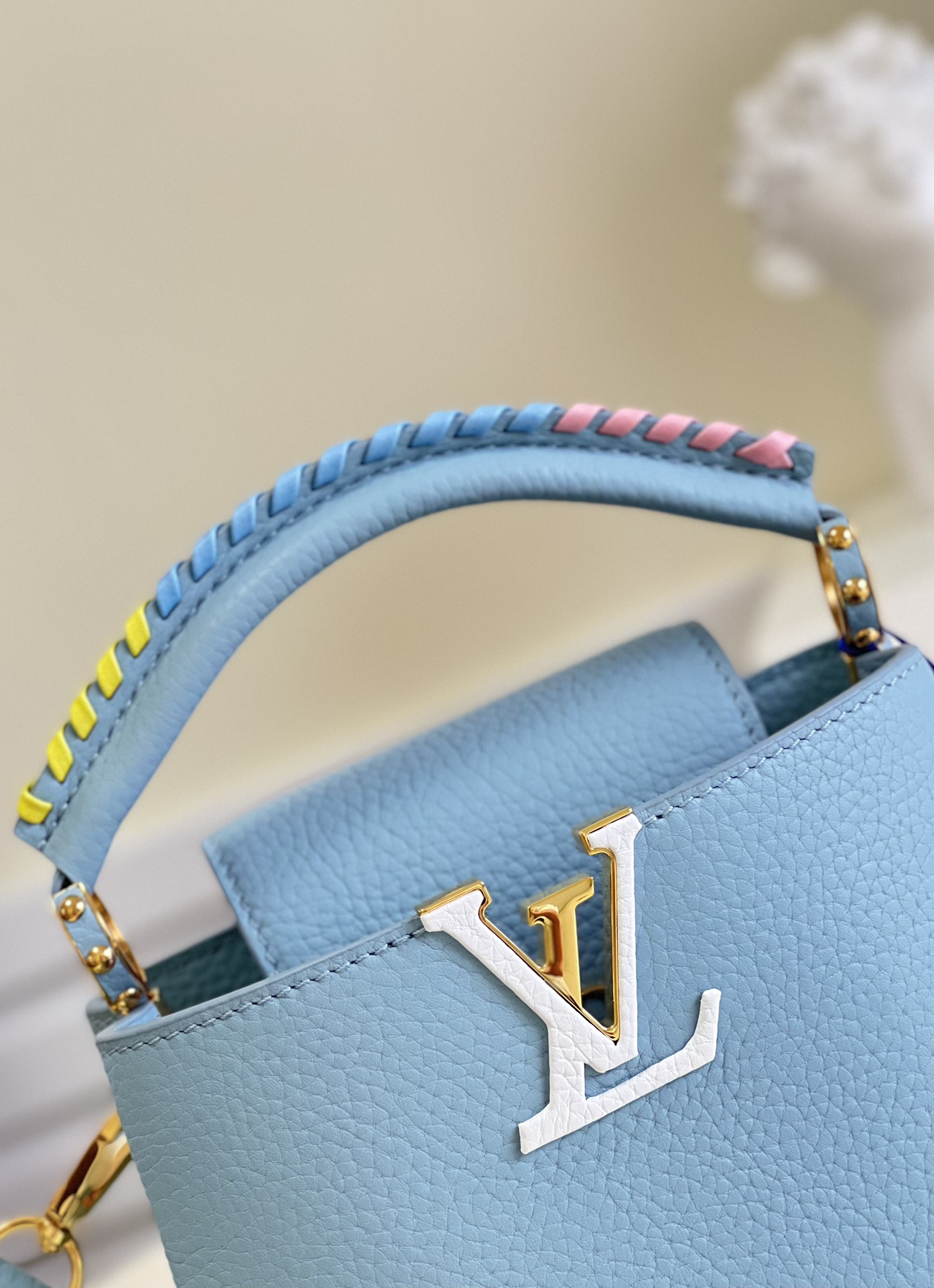 l**is V*t*n capucines handlebag