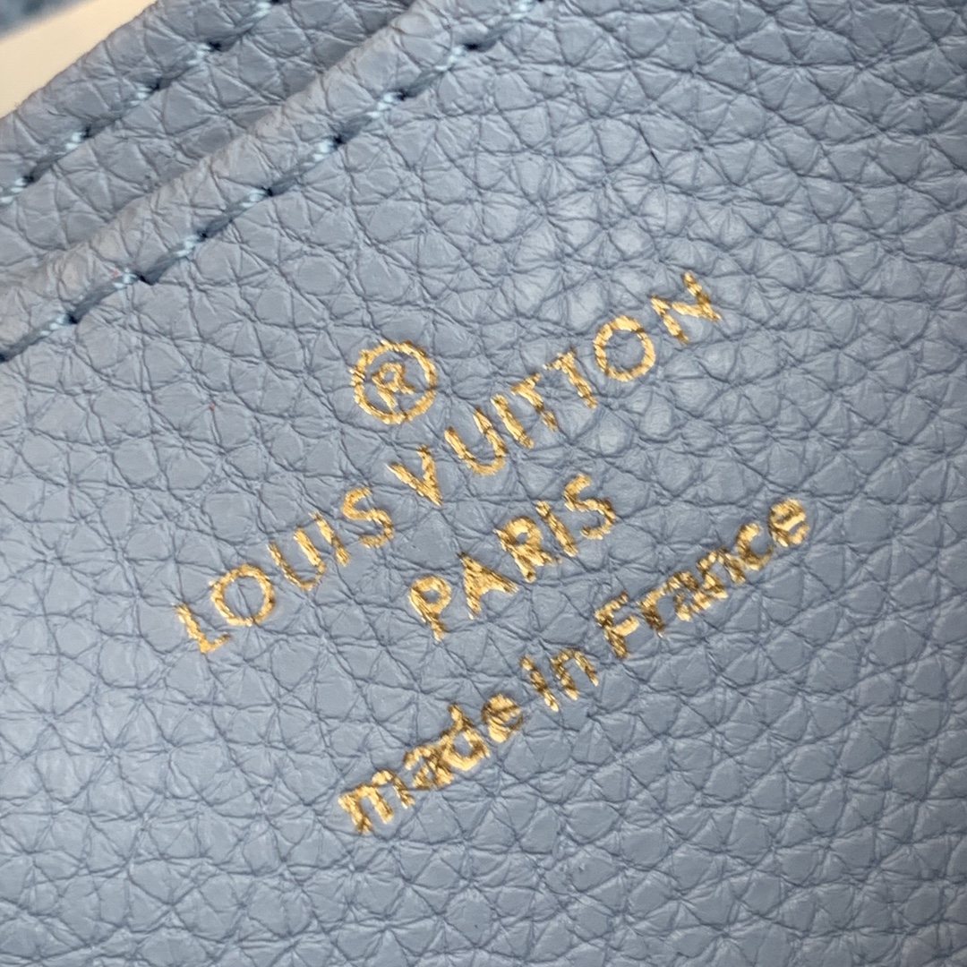 l**is V*t*n by the pool zippy wallet-11*8.5*12cm