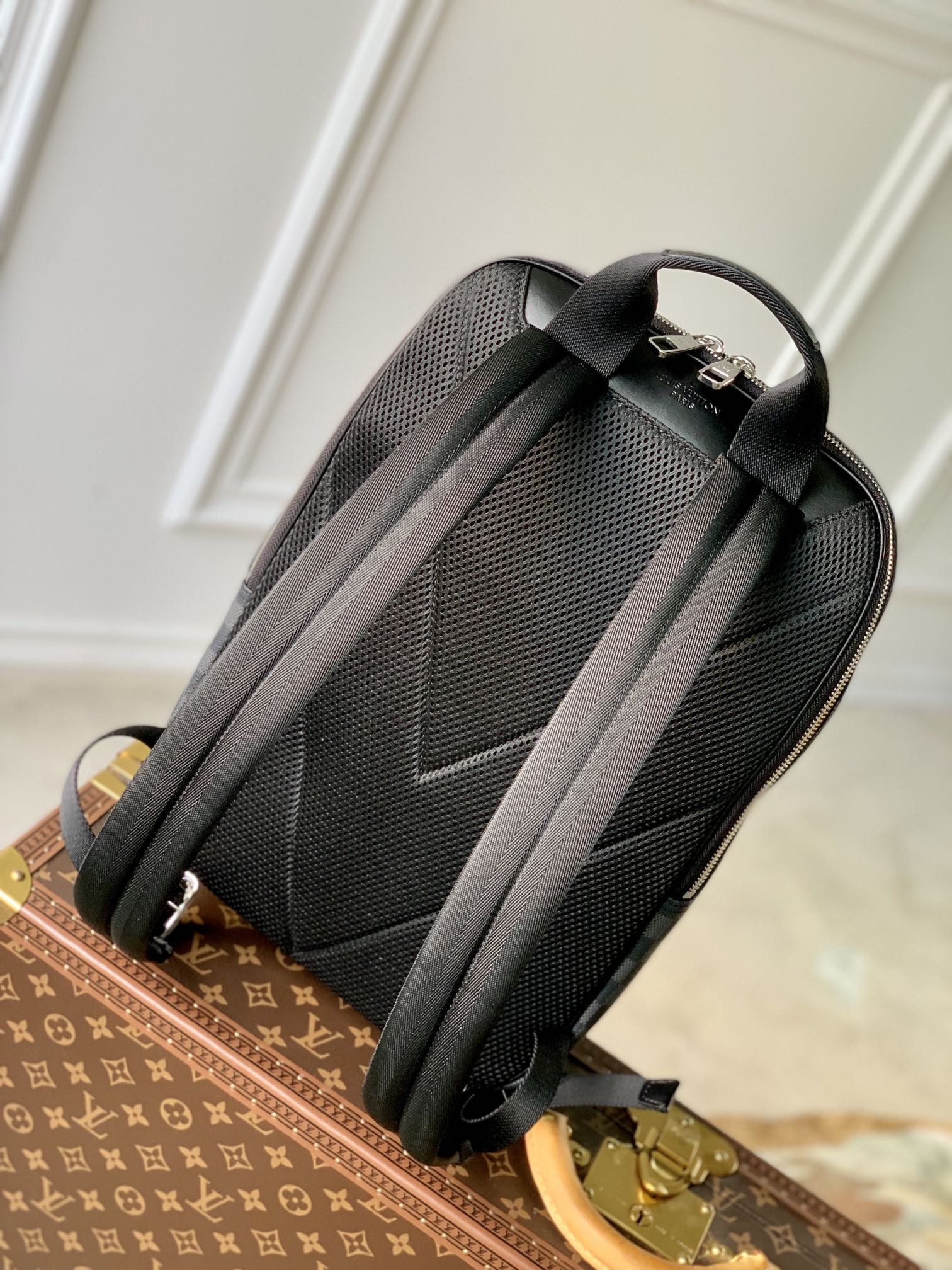 l**is V*t*n michael damier infini onyx backpsck-29*42*13cm
