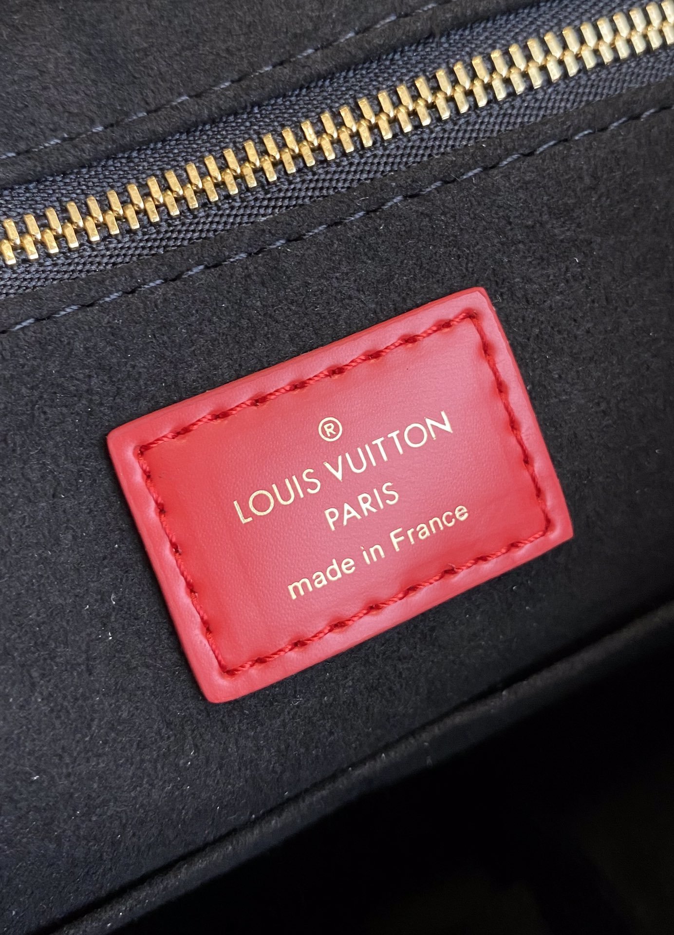 l**is V*t*n onthego handbag-41*34*19cm
