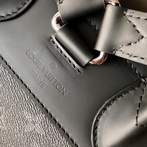 l**is V*t*n steamber backpsck-32*45*16cm