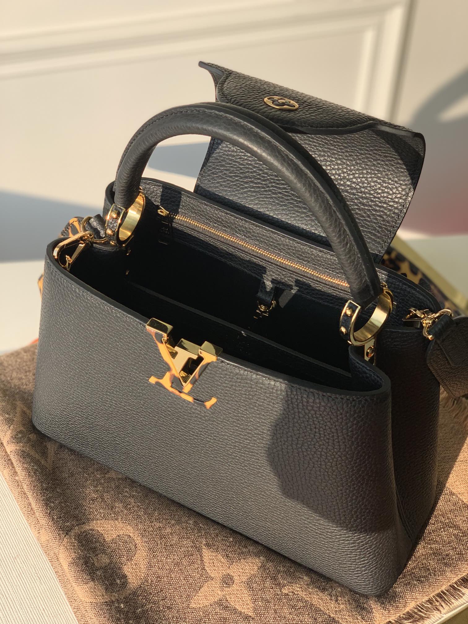 l**is V*t*n capucines bag-31.5*20*11cm