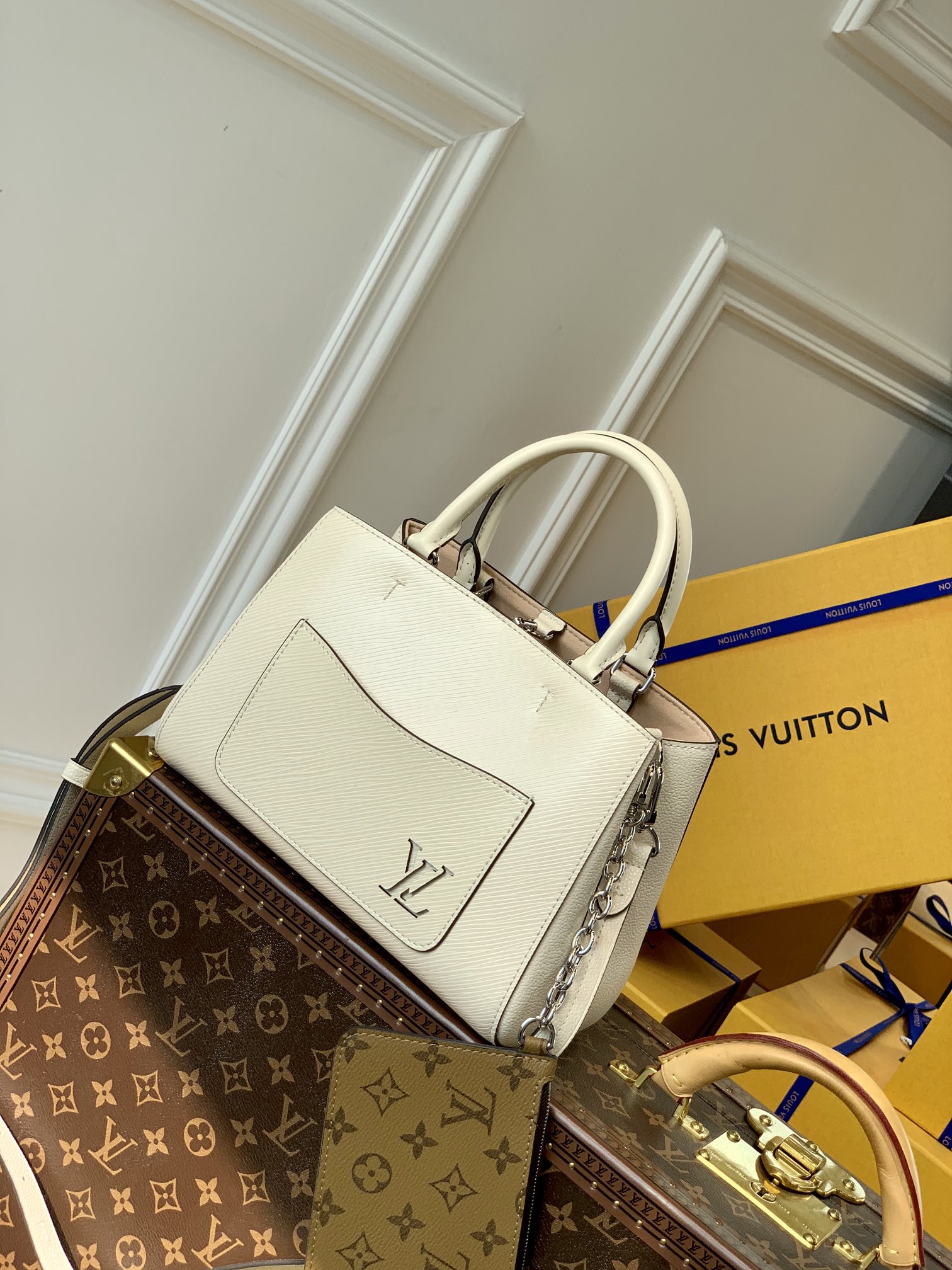 l**is V*t*n marelle tote -25*17*11&30*21*13cm