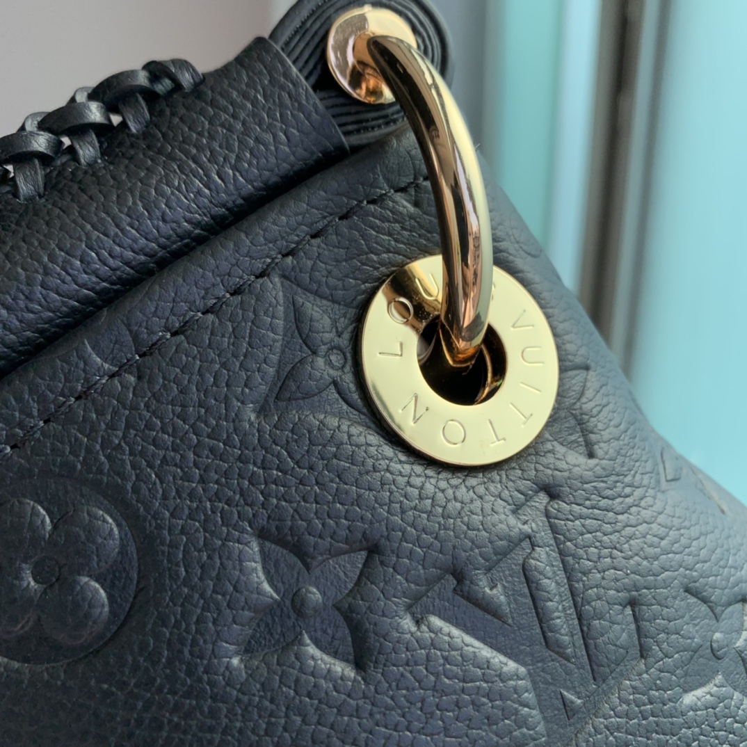l**is V*t*n artsy handbag-black-47*32*22cm