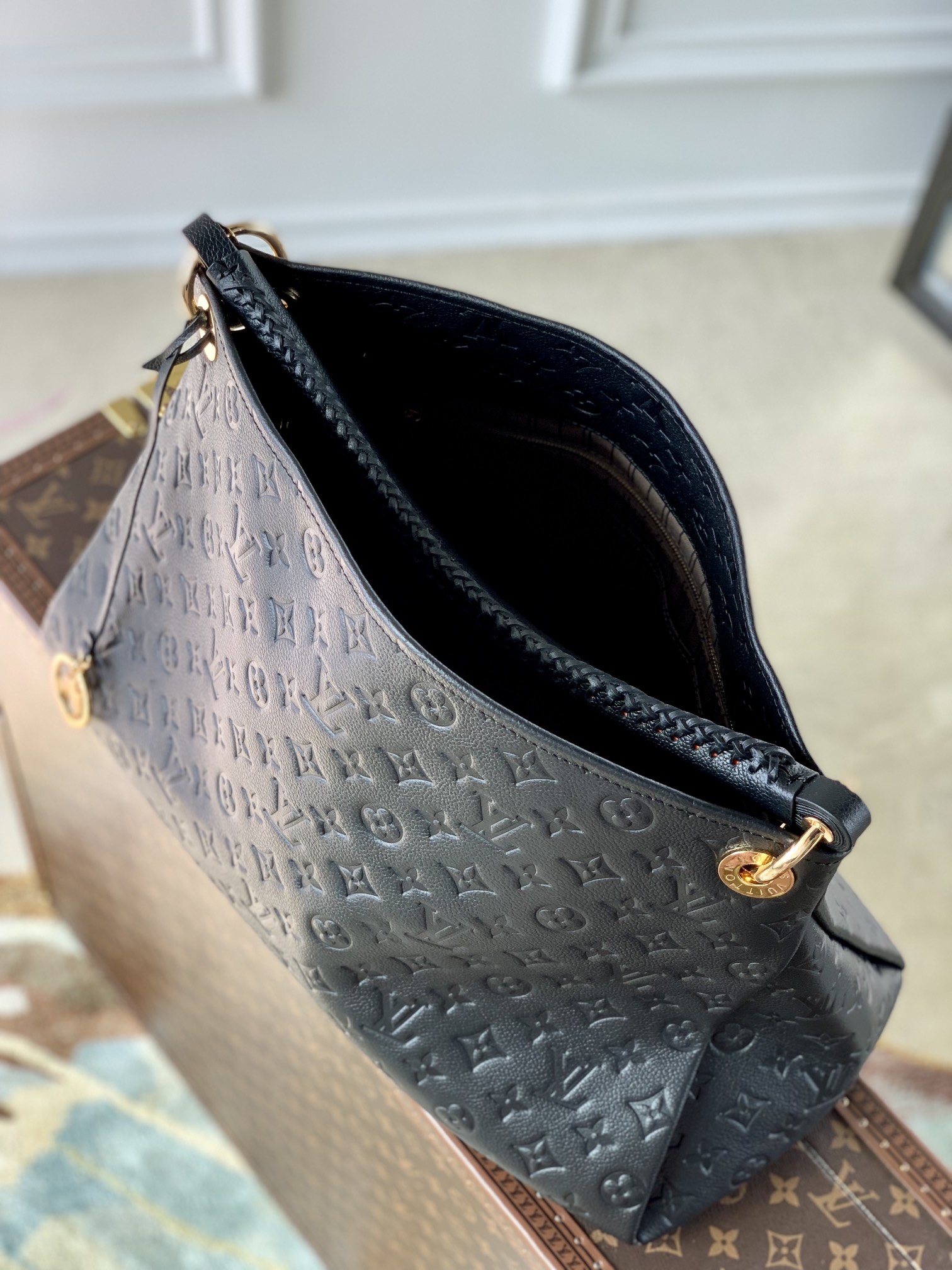 l**is V*t*n artsy handbag-black-47*32*22cm