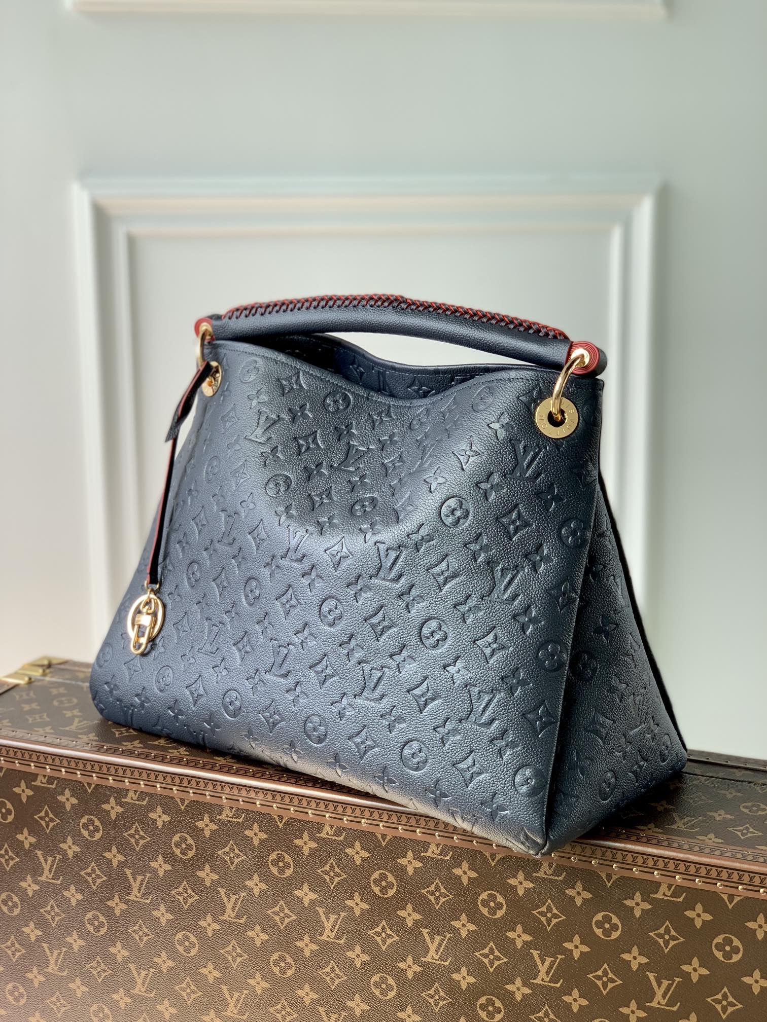 l**is V*t*n artsy handbag-navy blue-47*32*22cm