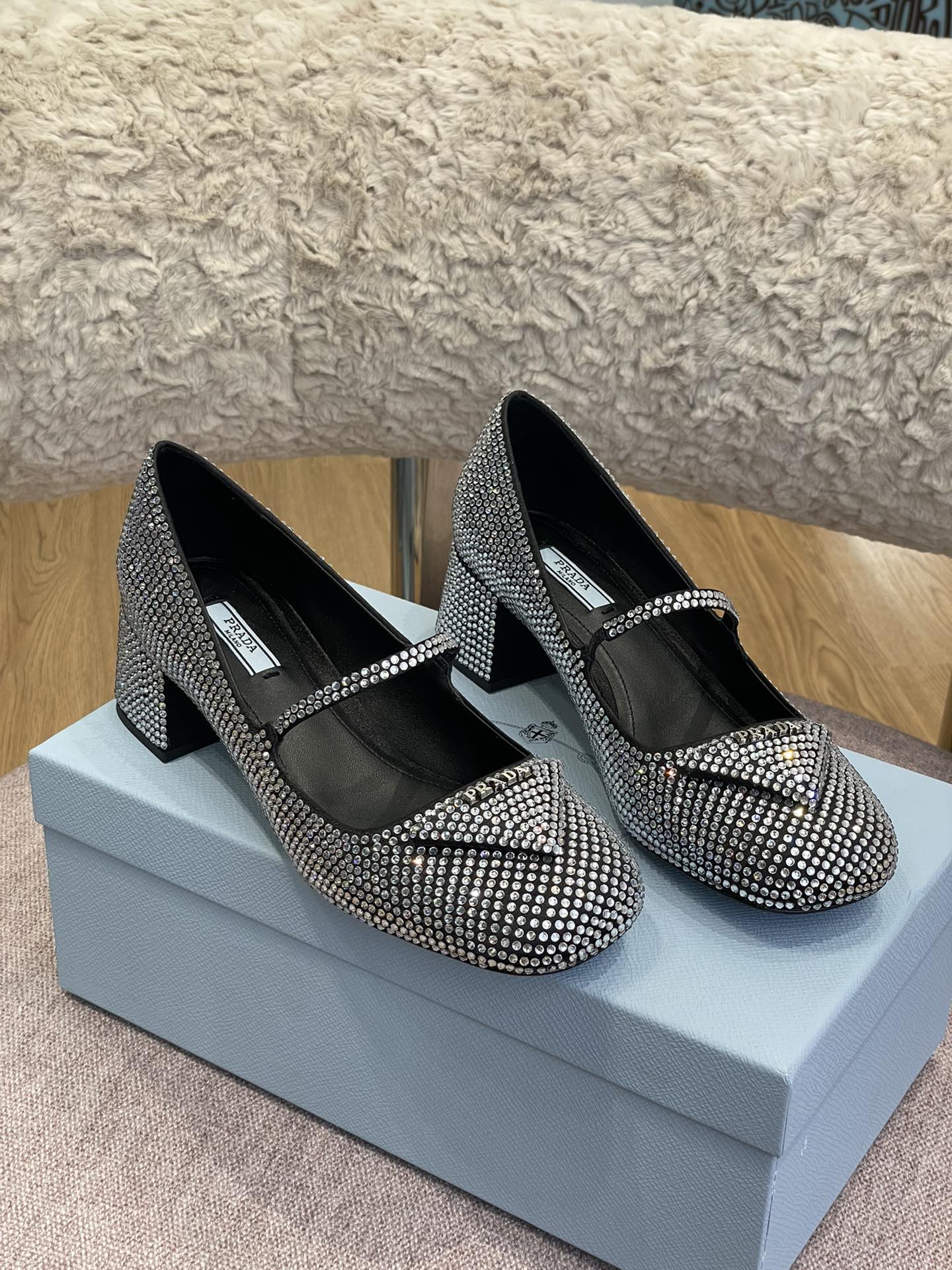 Pra*a heels 2022ss