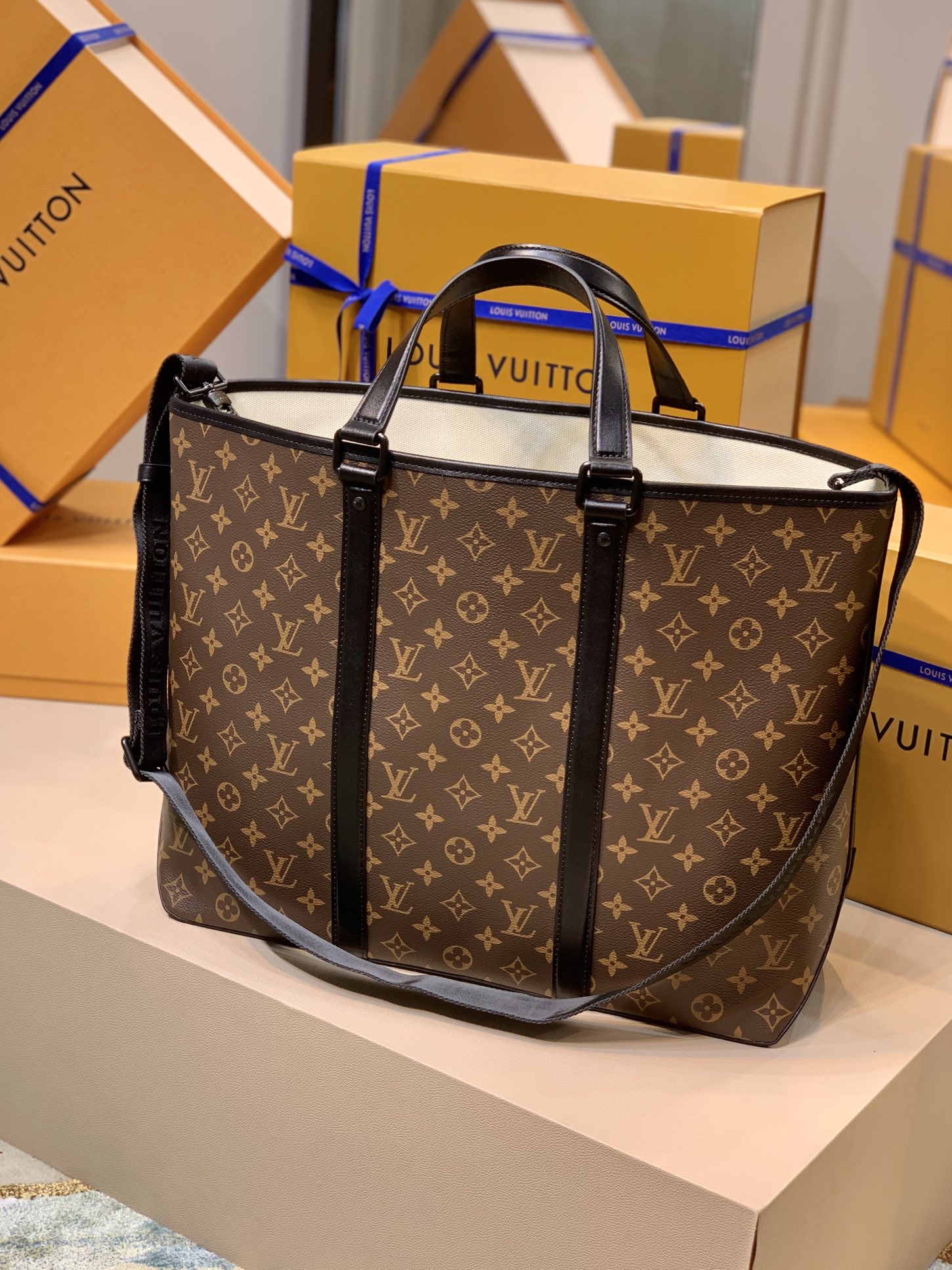 l**is V*t*n week-end tote -38.5*29*11cm