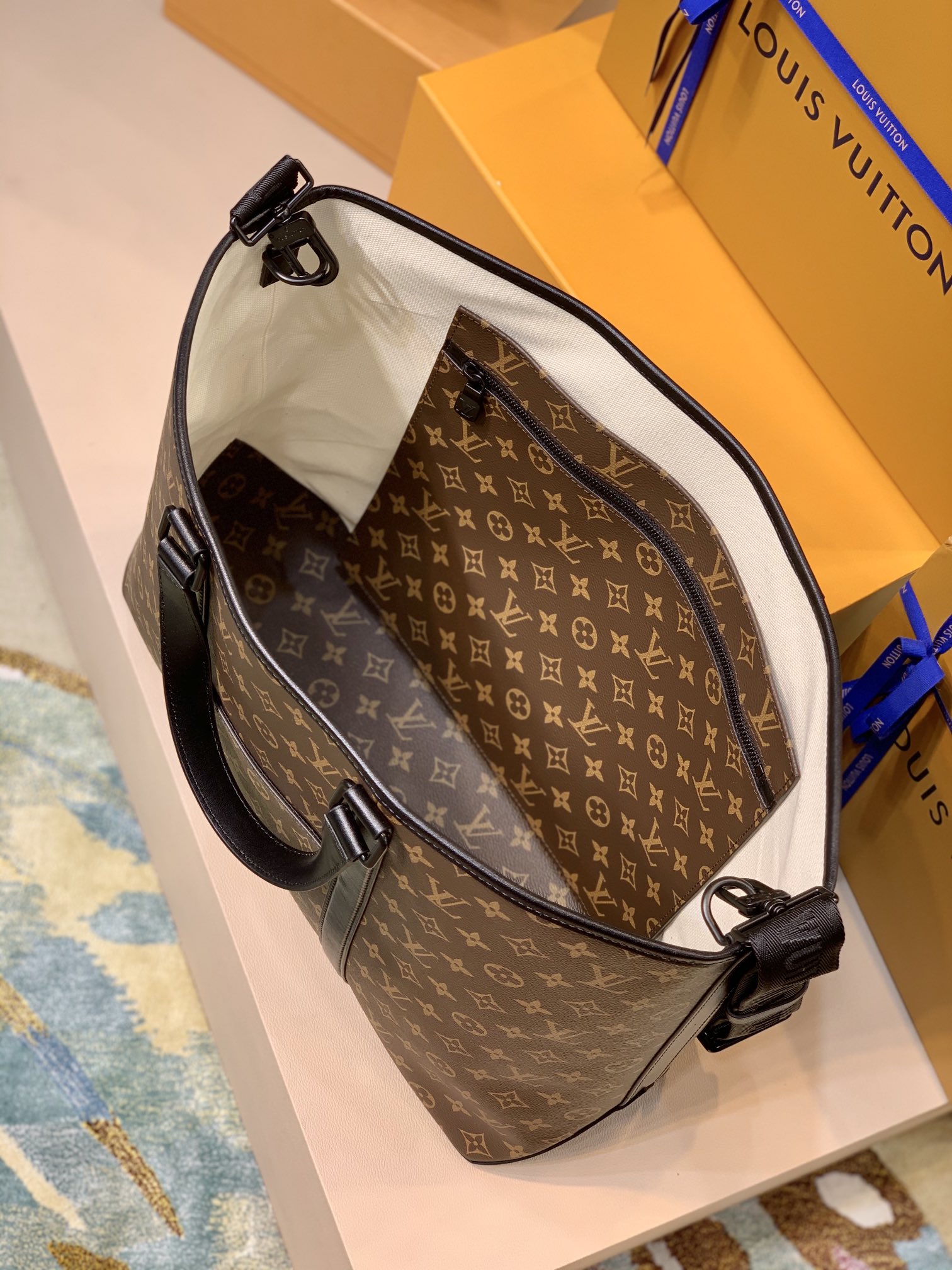 l**is V*t*n week-end tote -38.5*29*11cm