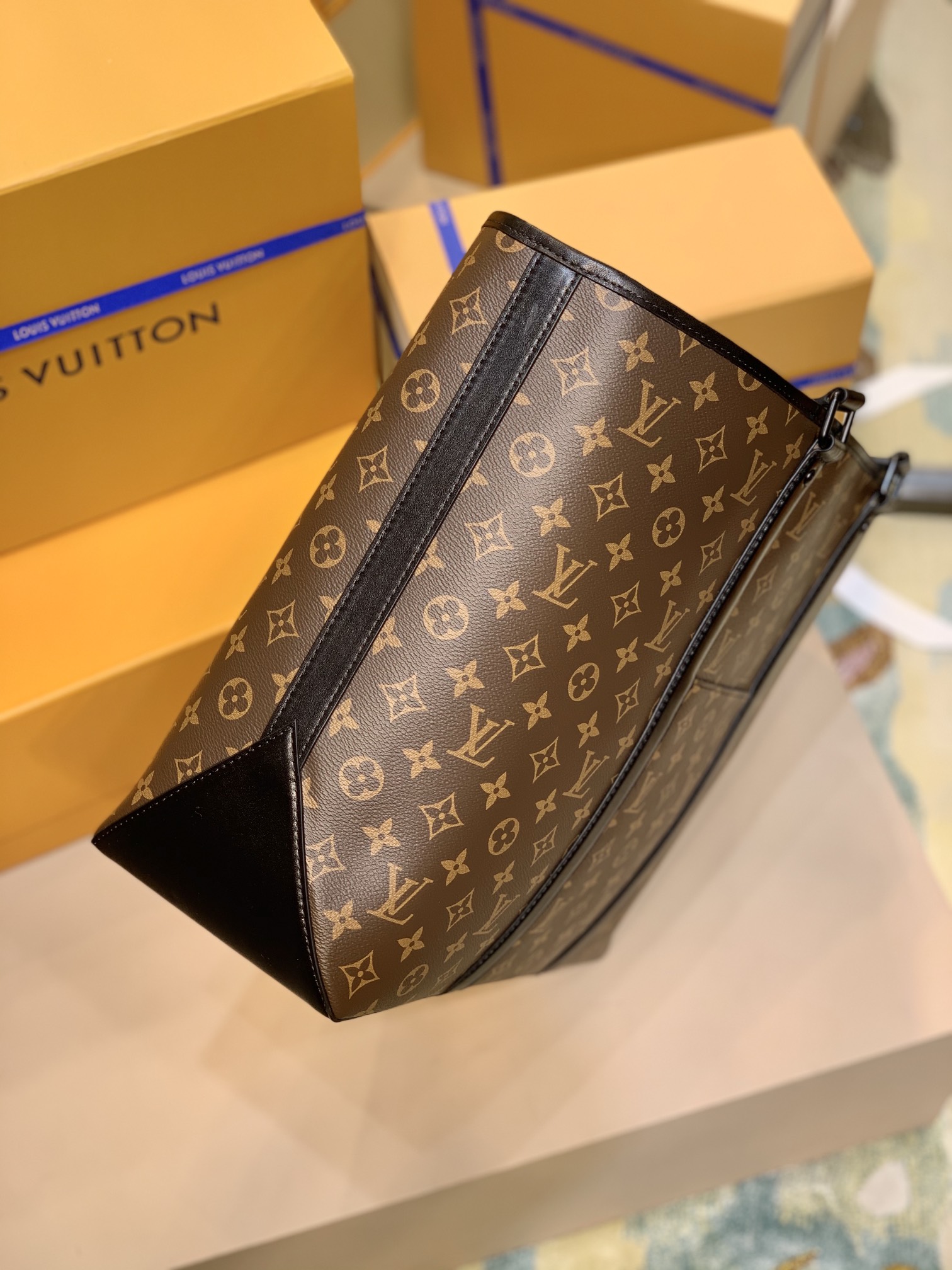l**is V*t*n week-end tote -38.5*29*11cm