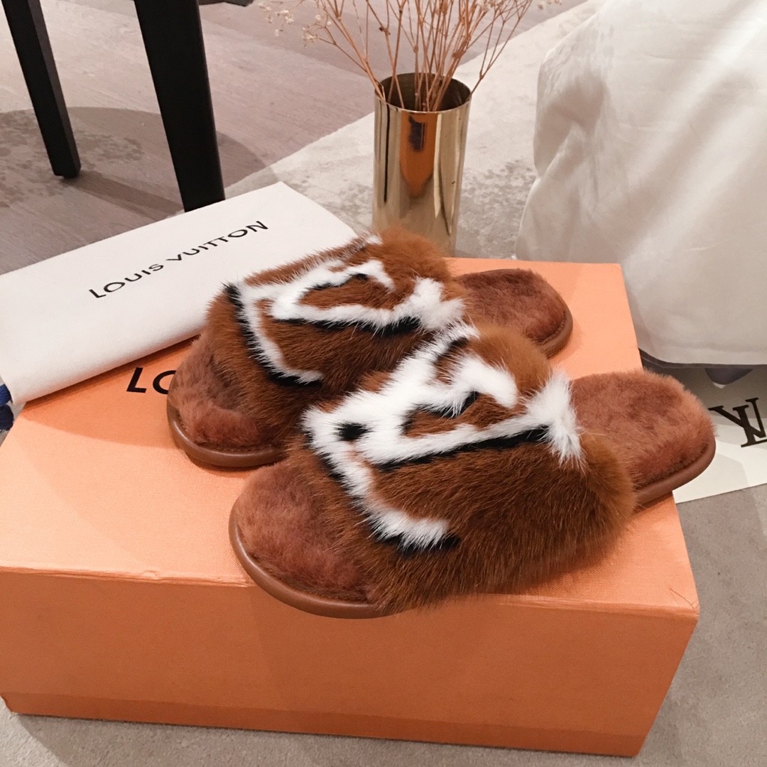 l**is V*t*n slippers