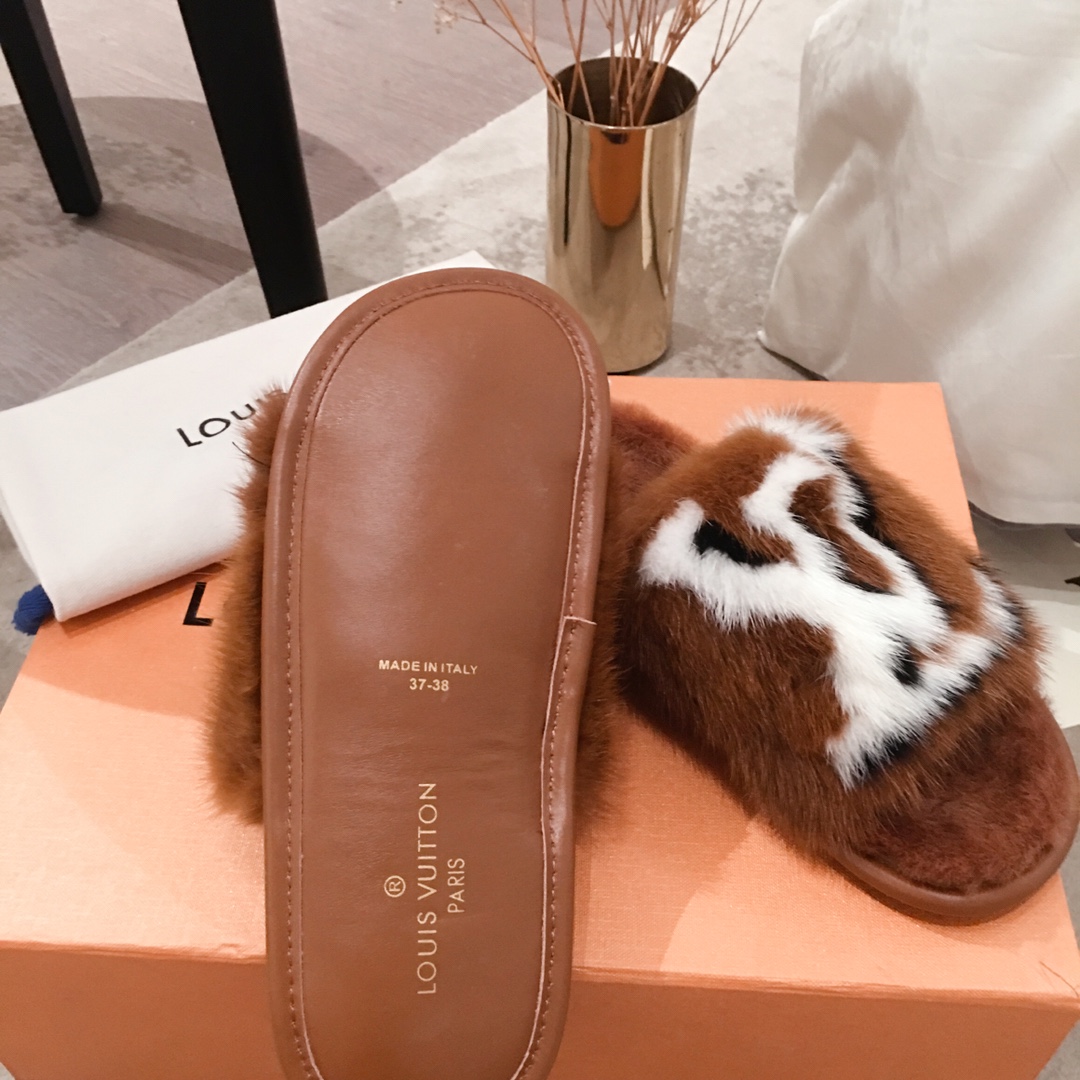 l**is V*t*n slippers
