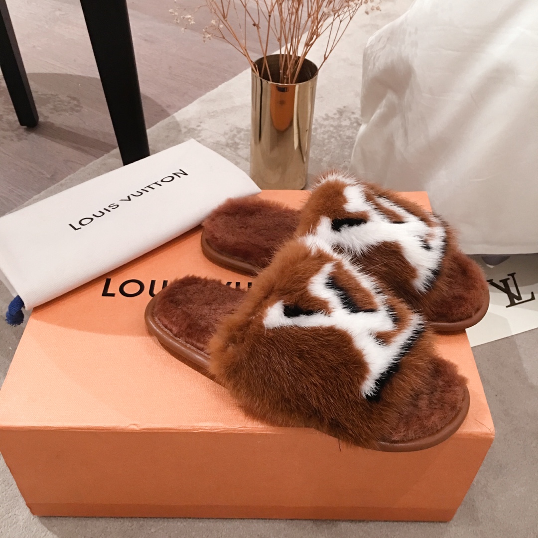 l**is V*t*n slippers