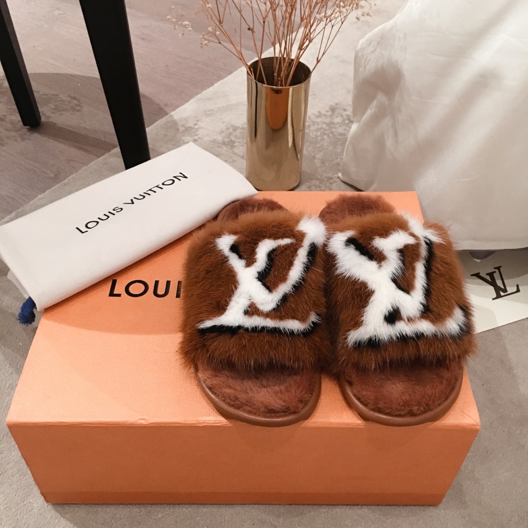 l**is V*t*n slippers