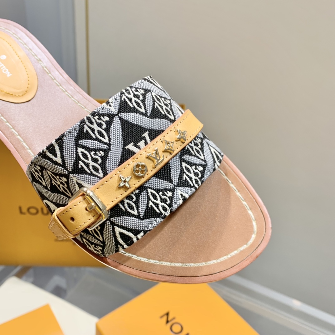 l**is V*t*n slippers