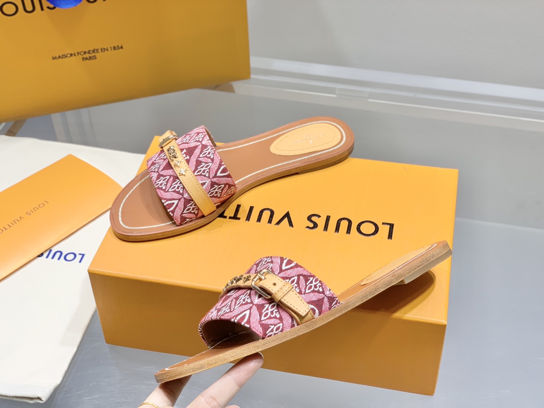 l**is V*t*n slippers