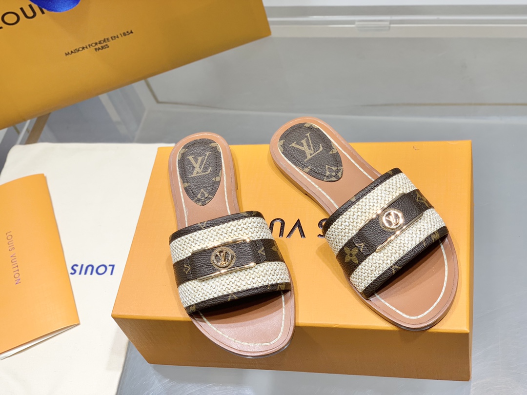 l**is V*t*n slippers