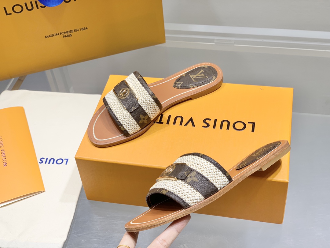 l**is V*t*n slippers