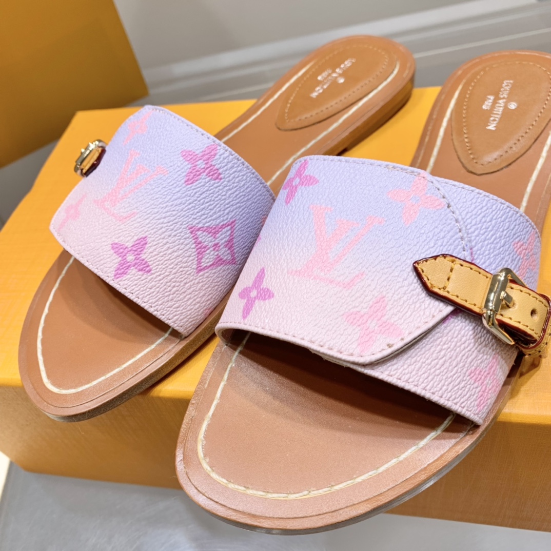 l**is V*t*n slippers