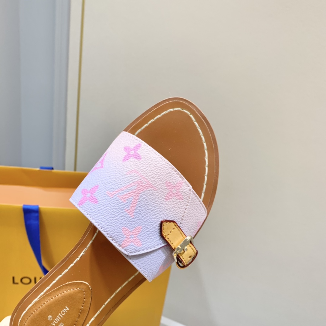 l**is V*t*n slippers