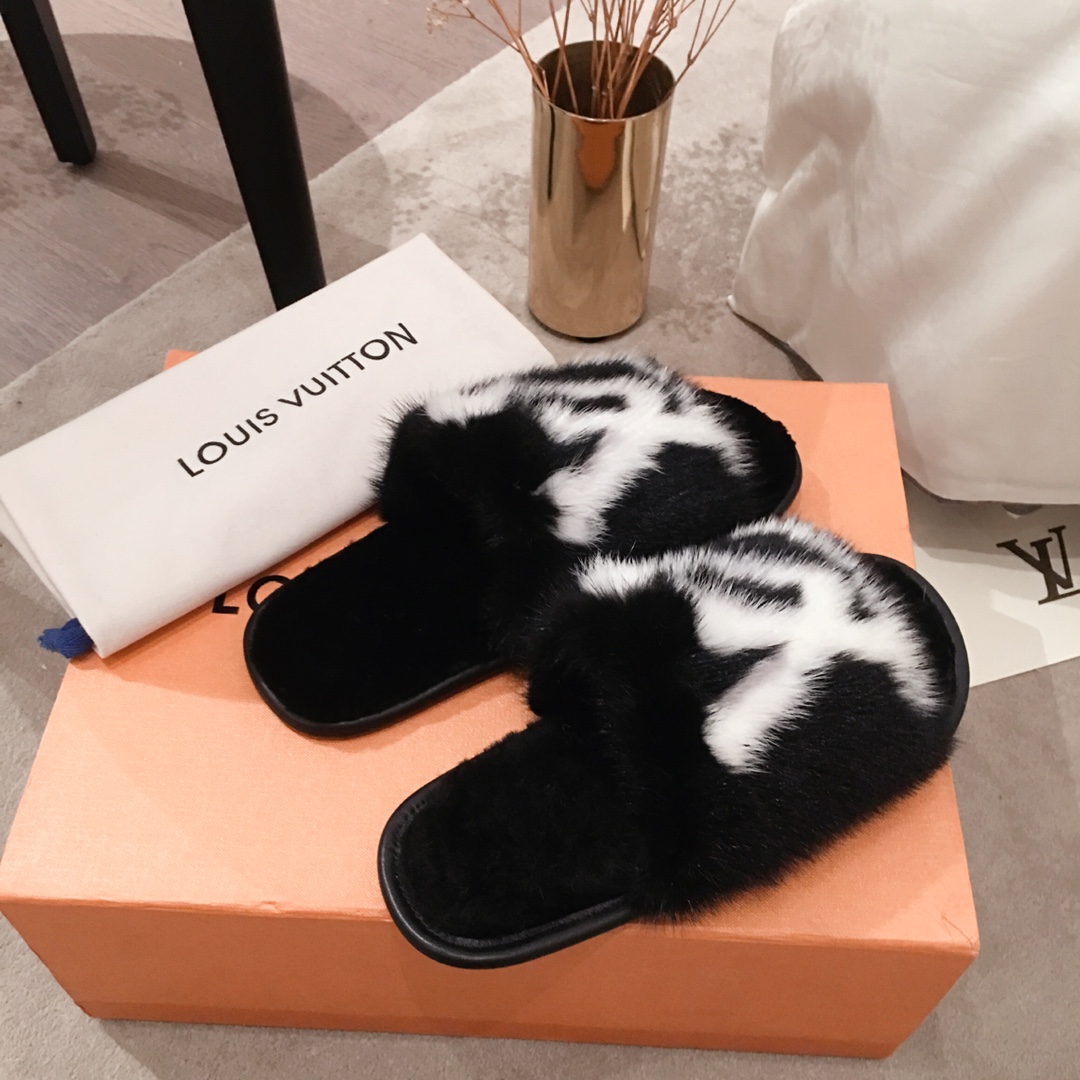l**is V*t*n slippers