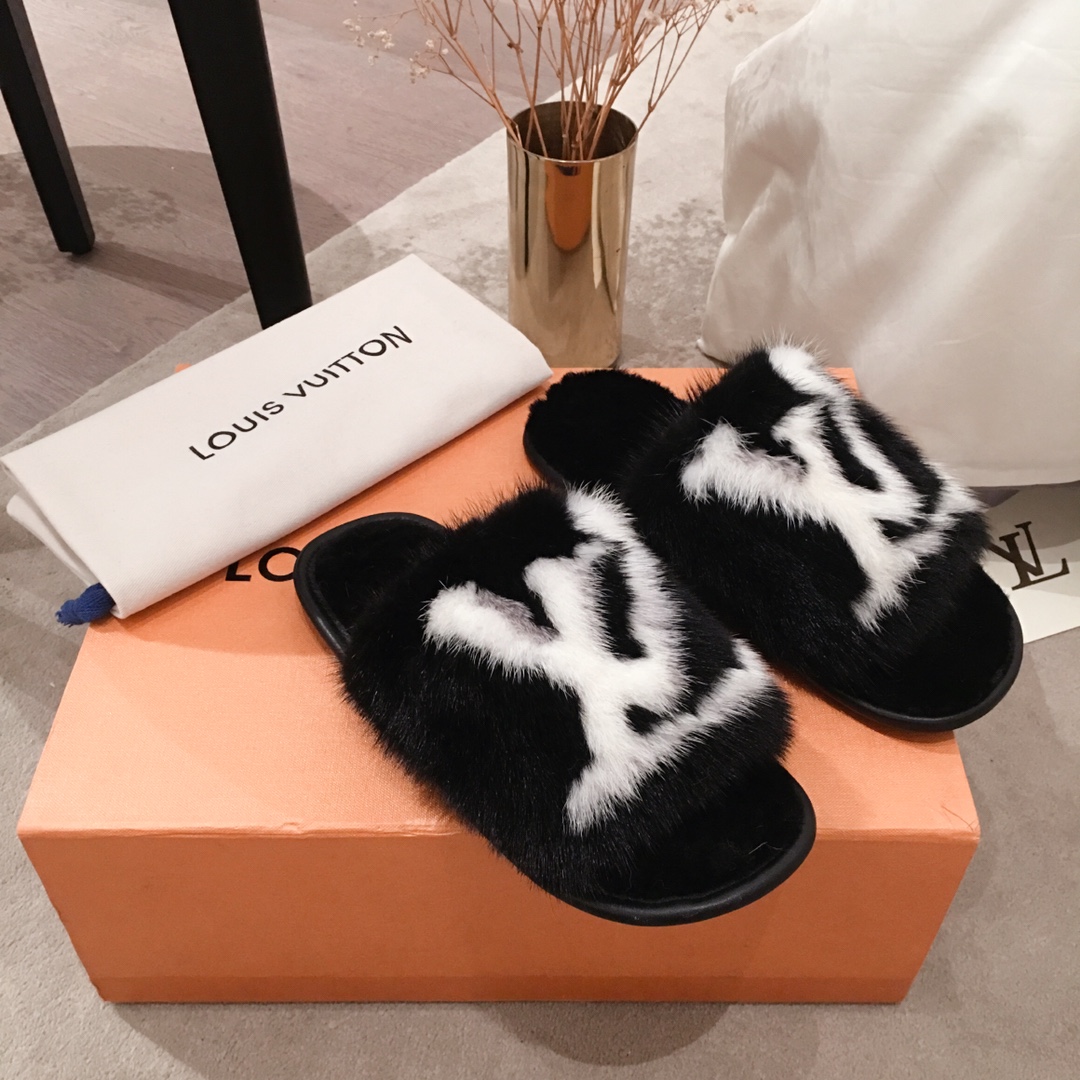 l**is V*t*n slippers
