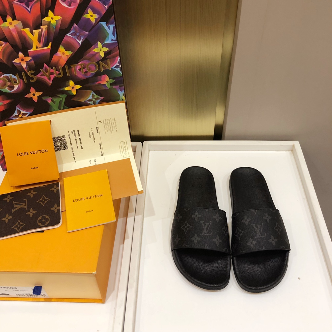 l**is V*t*n slippers