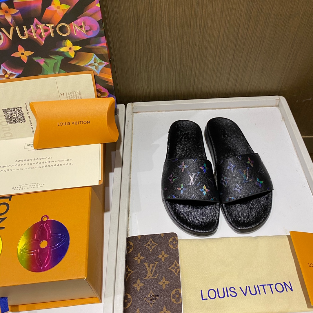 l**is V*t*n slippers