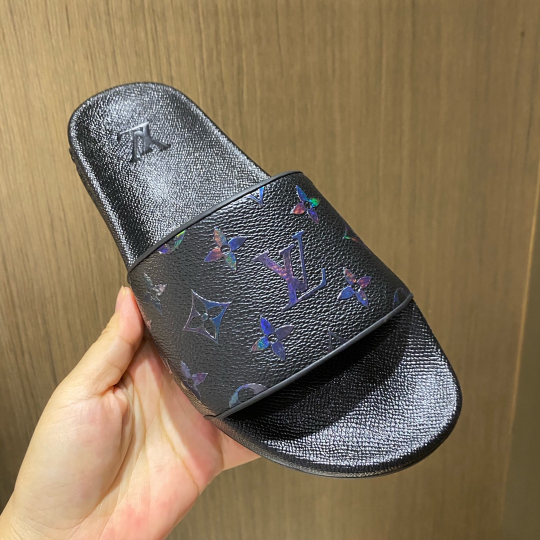 l**is V*t*n slippers