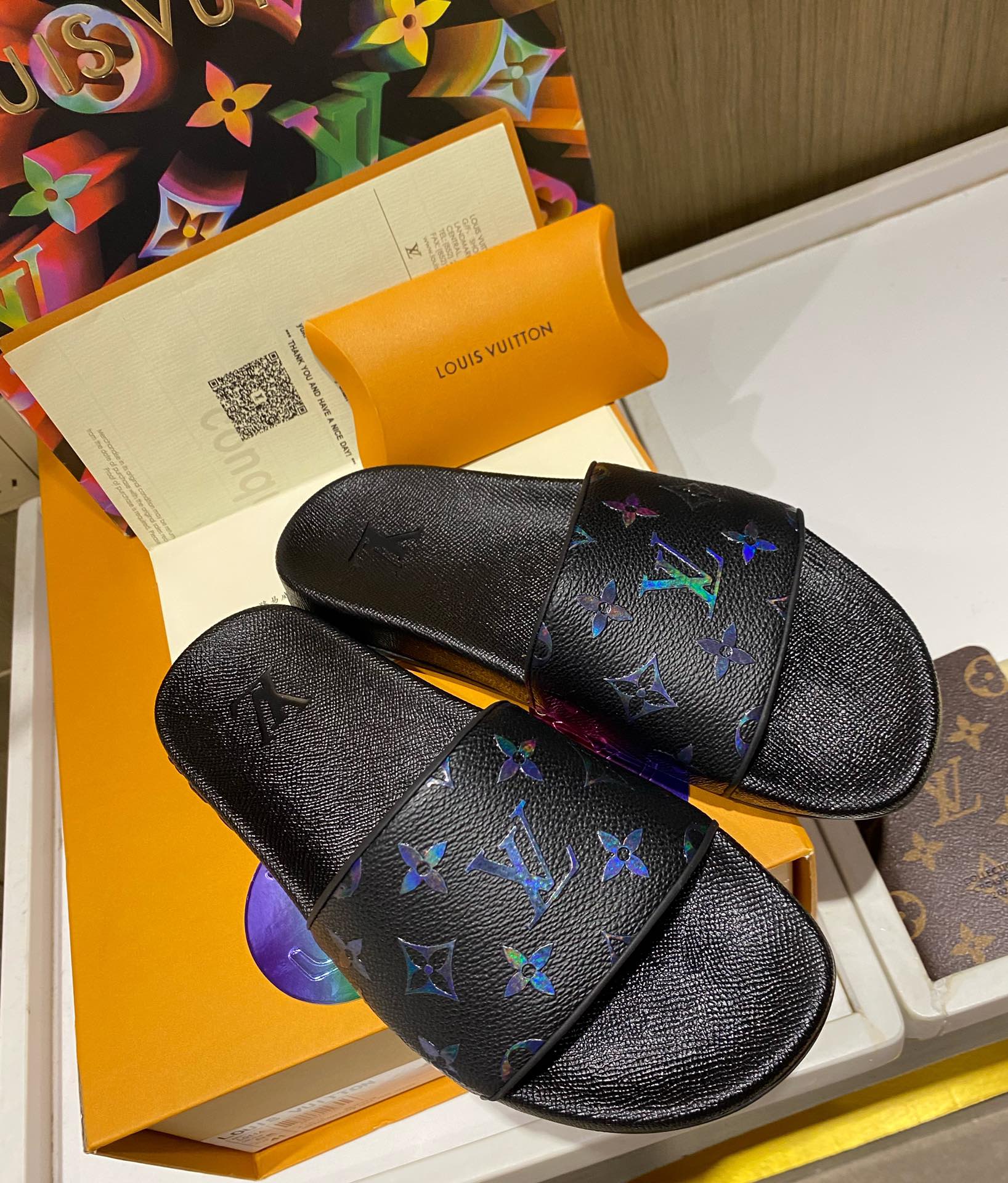 l**is V*t*n slippers