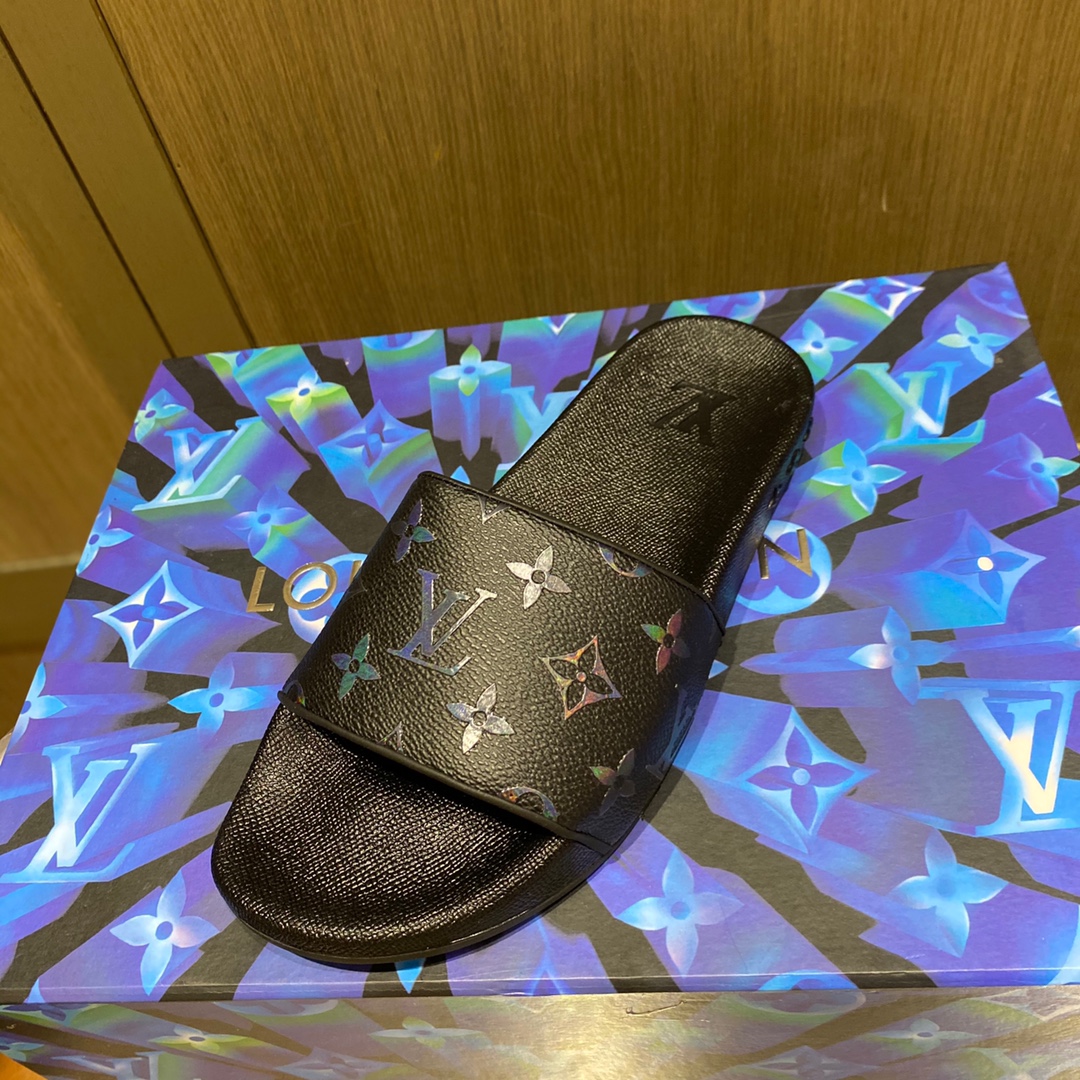 l**is V*t*n slippers