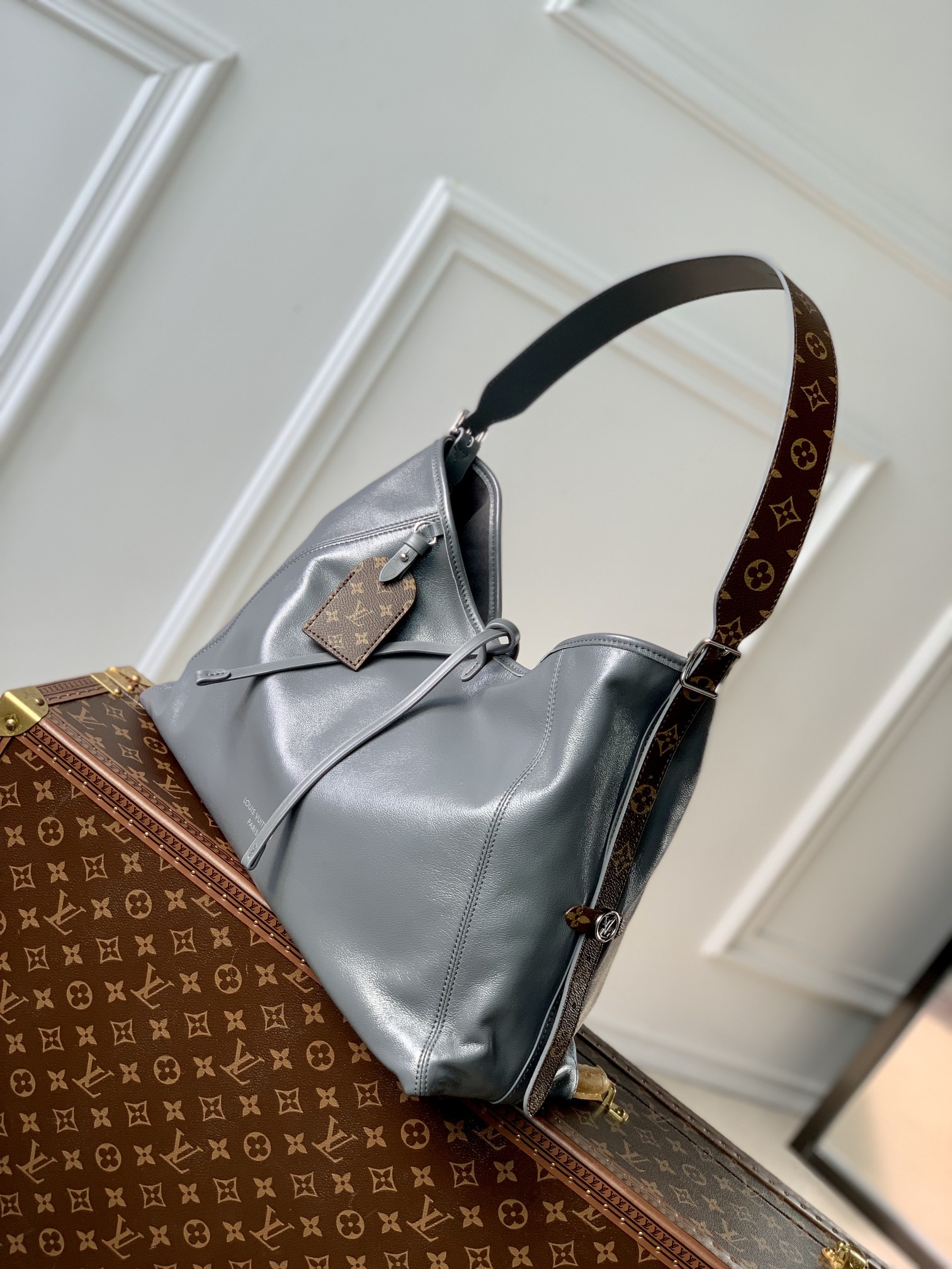 l**is V*t*n carryall dark bag-m12583-39 x 30 x 15cm